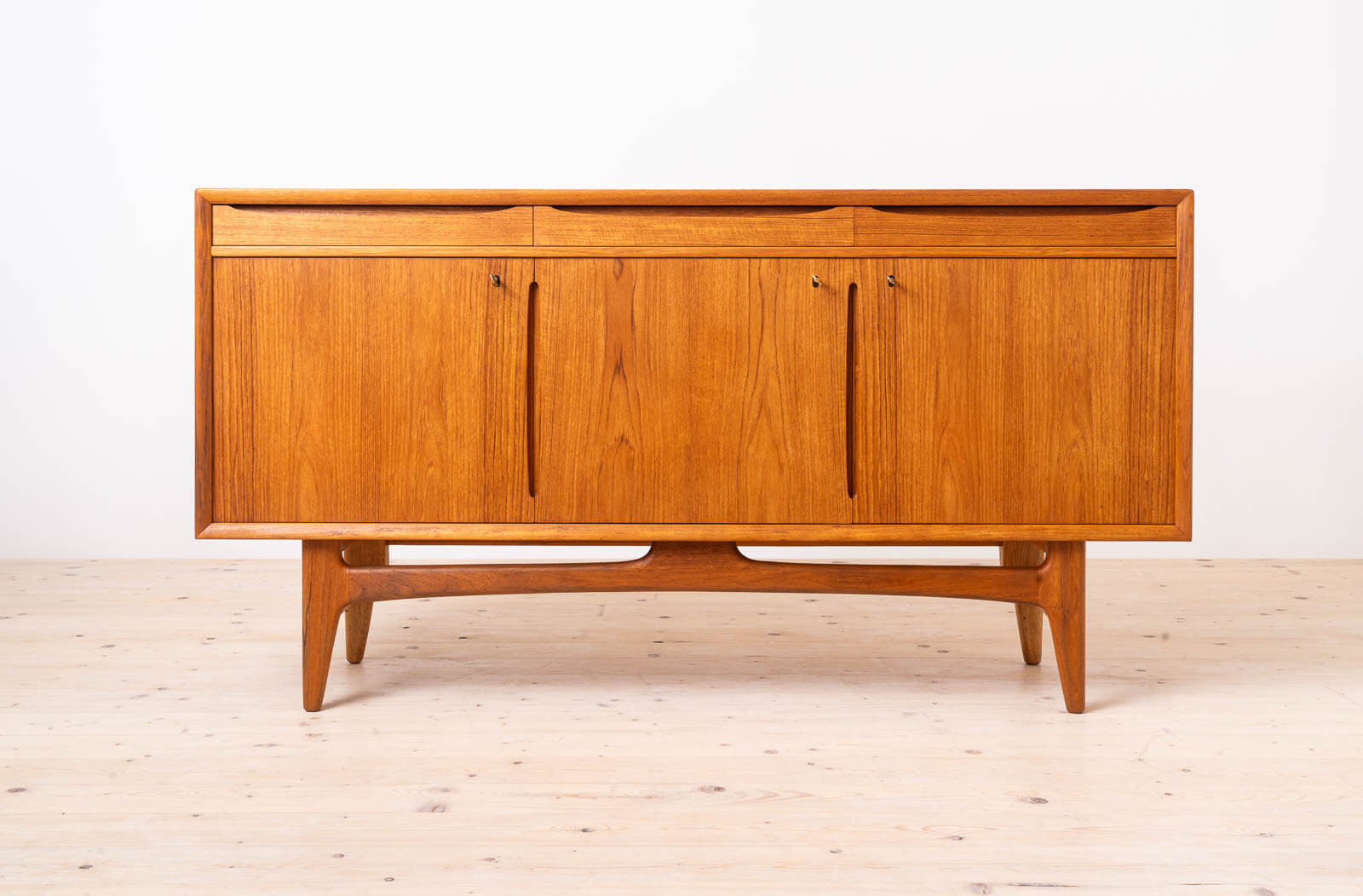Bruksbo_Teak_Sideboard,_Timeless_Scandinavian_&_MidCentury_Modern_Design,_1950s
