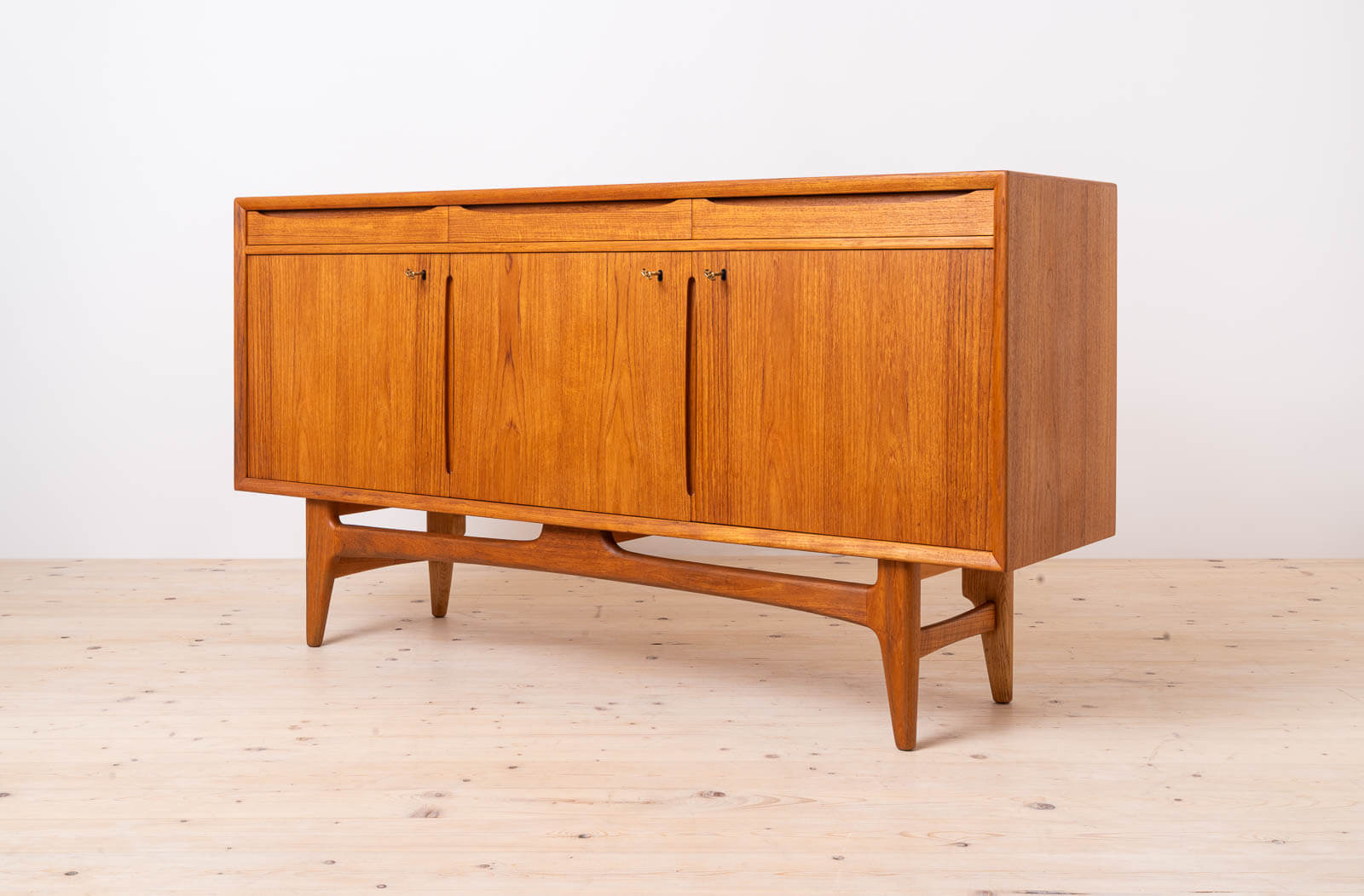 Bruksbo_Teak_Sideboard,_Timeless_Scandinavian_&_MidCentury_Modern_Design,_1950s