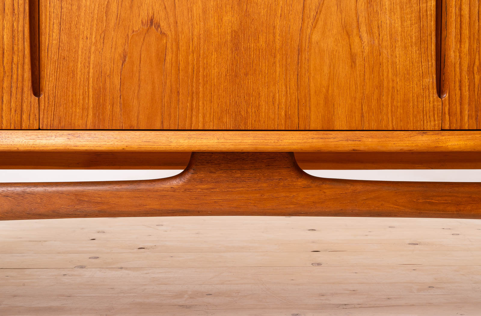 Bruksbo_Teak_Sideboard,_Timeless_Scandinavian_&_MidCentury_Modern_Design,_1950s