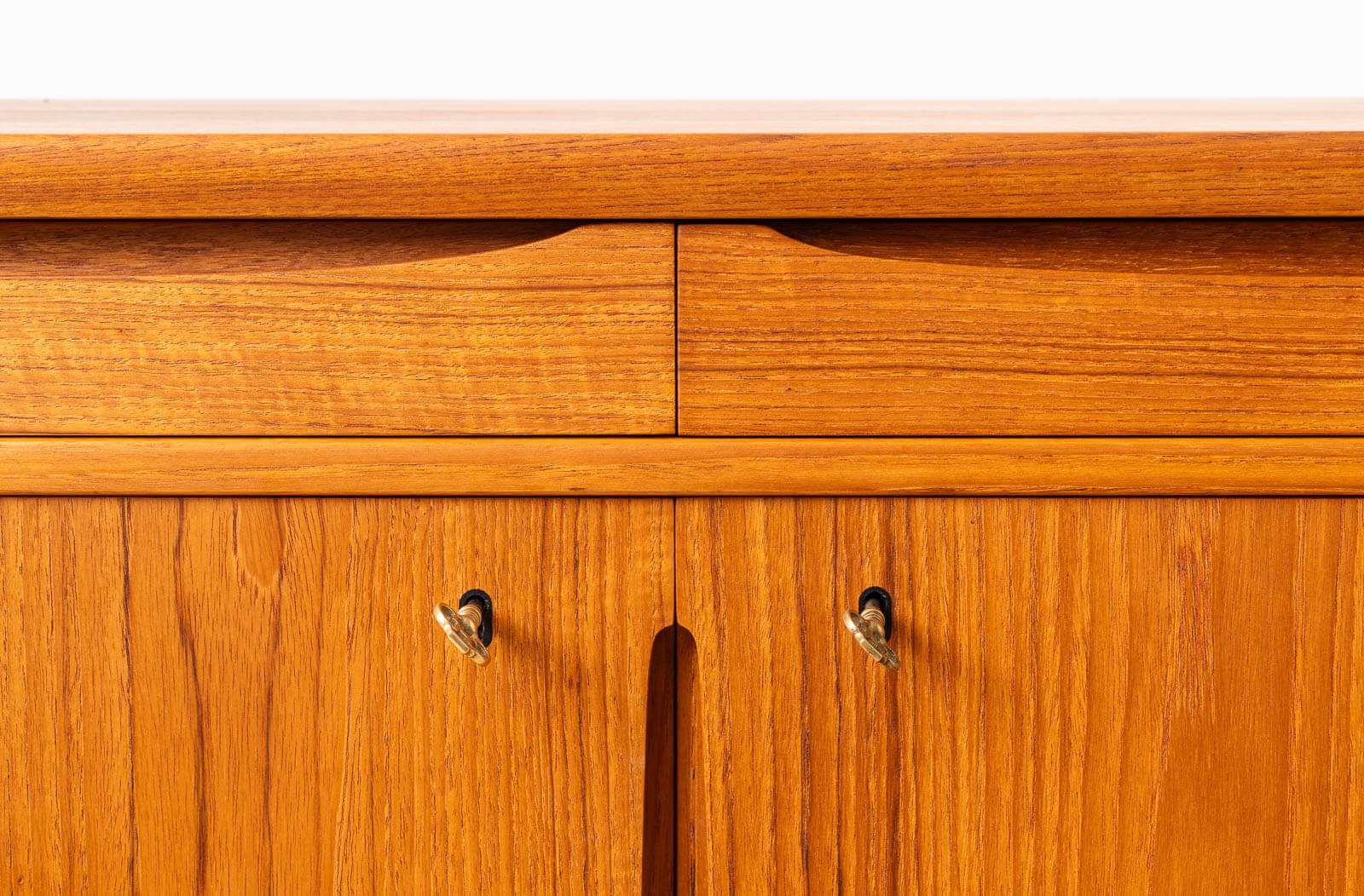 Bruksbo_Teak_Sideboard,_Timeless_Scandinavian_&_MidCentury_Modern_Design,_1950s