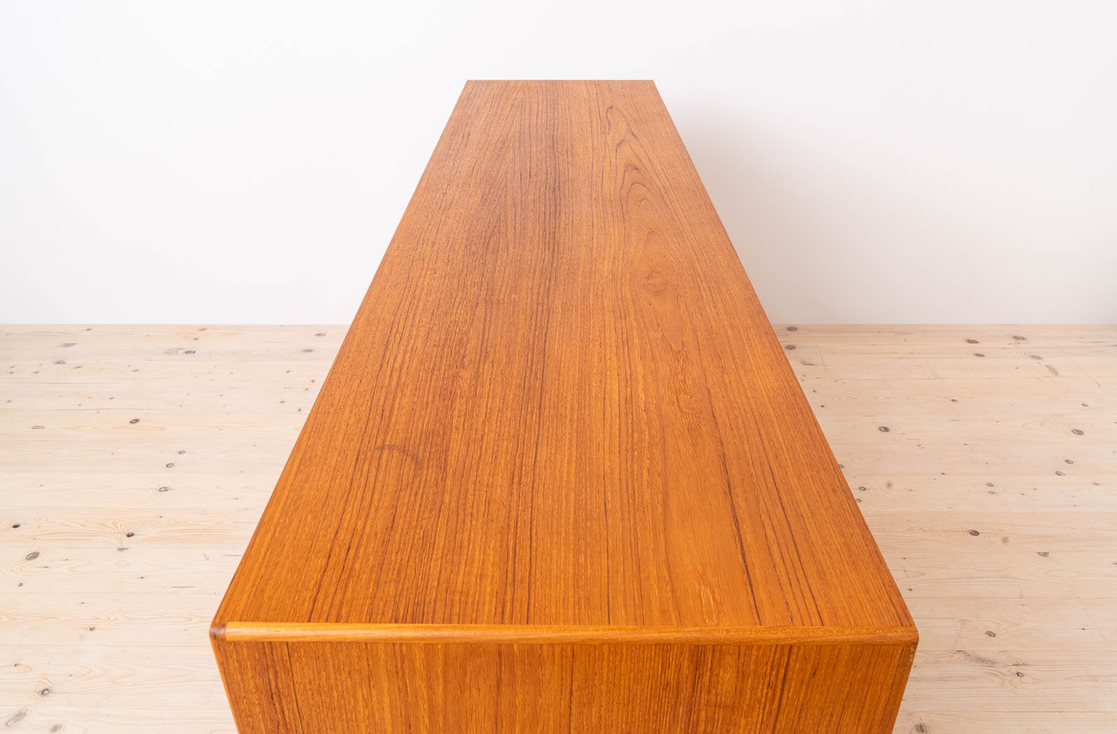 Bruksbo_Teak_Sideboard,_Timeless_Scandinavian_&_MidCentury_Modern_Design,_1950s