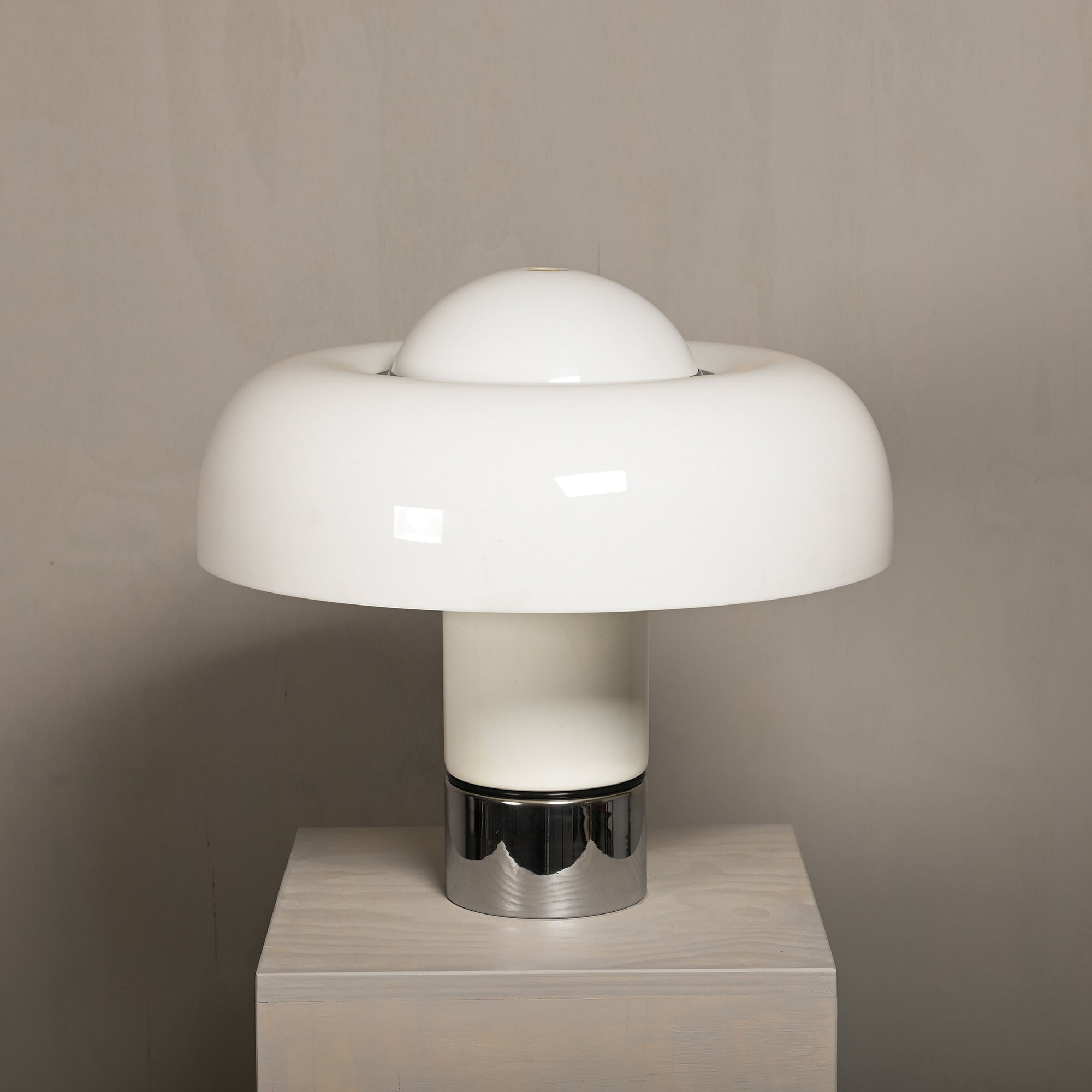 Brumbury_Table_Lamp_by_Luigi_Massoni_for_Harvey_Guzzini,_Acrylic_&_Chrome,_Italy_1970s