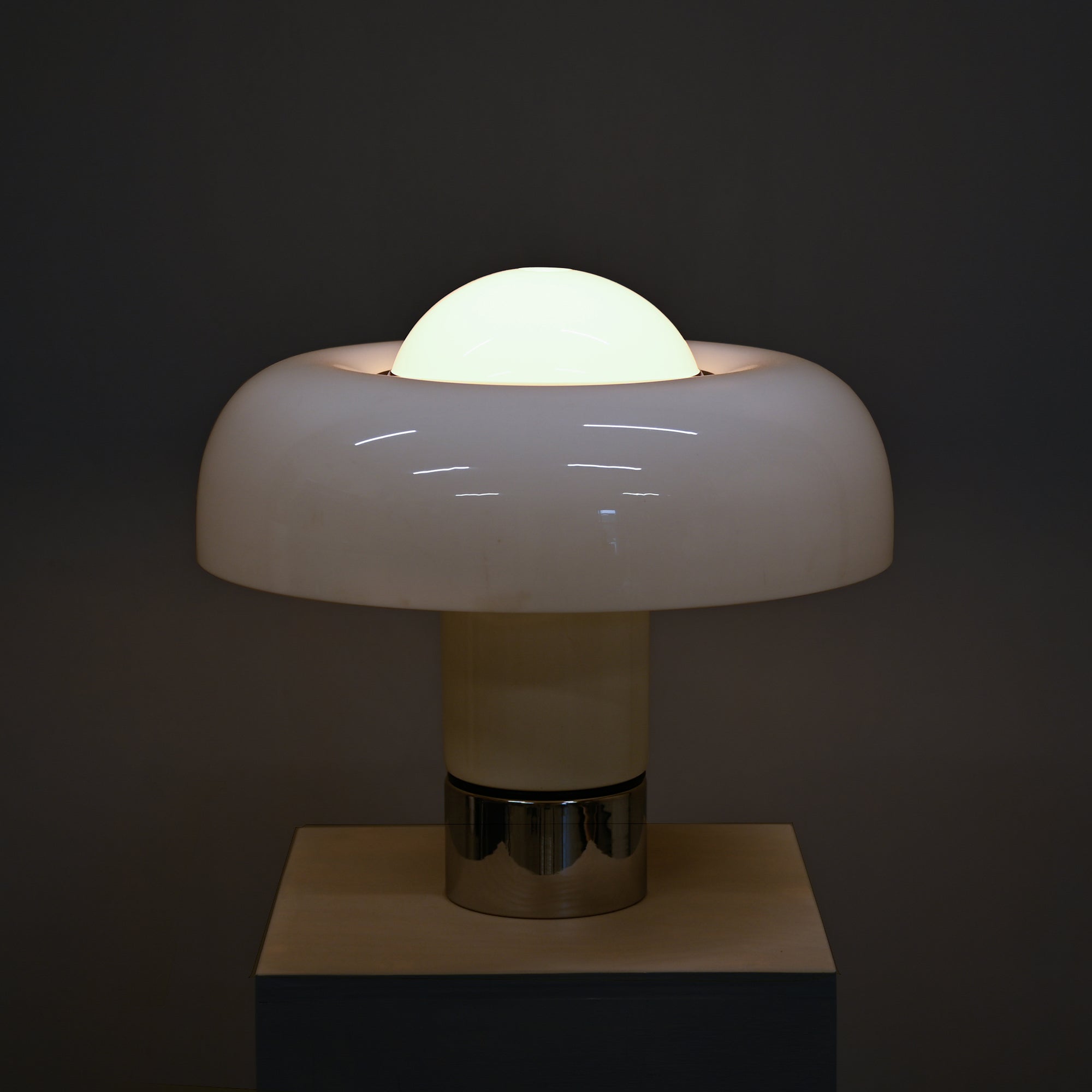 Brumbury_Table_Lamp_by_Luigi_Massoni_for_Harvey_Guzzini,_Acrylic_&_Chrome,_Italy_1970s