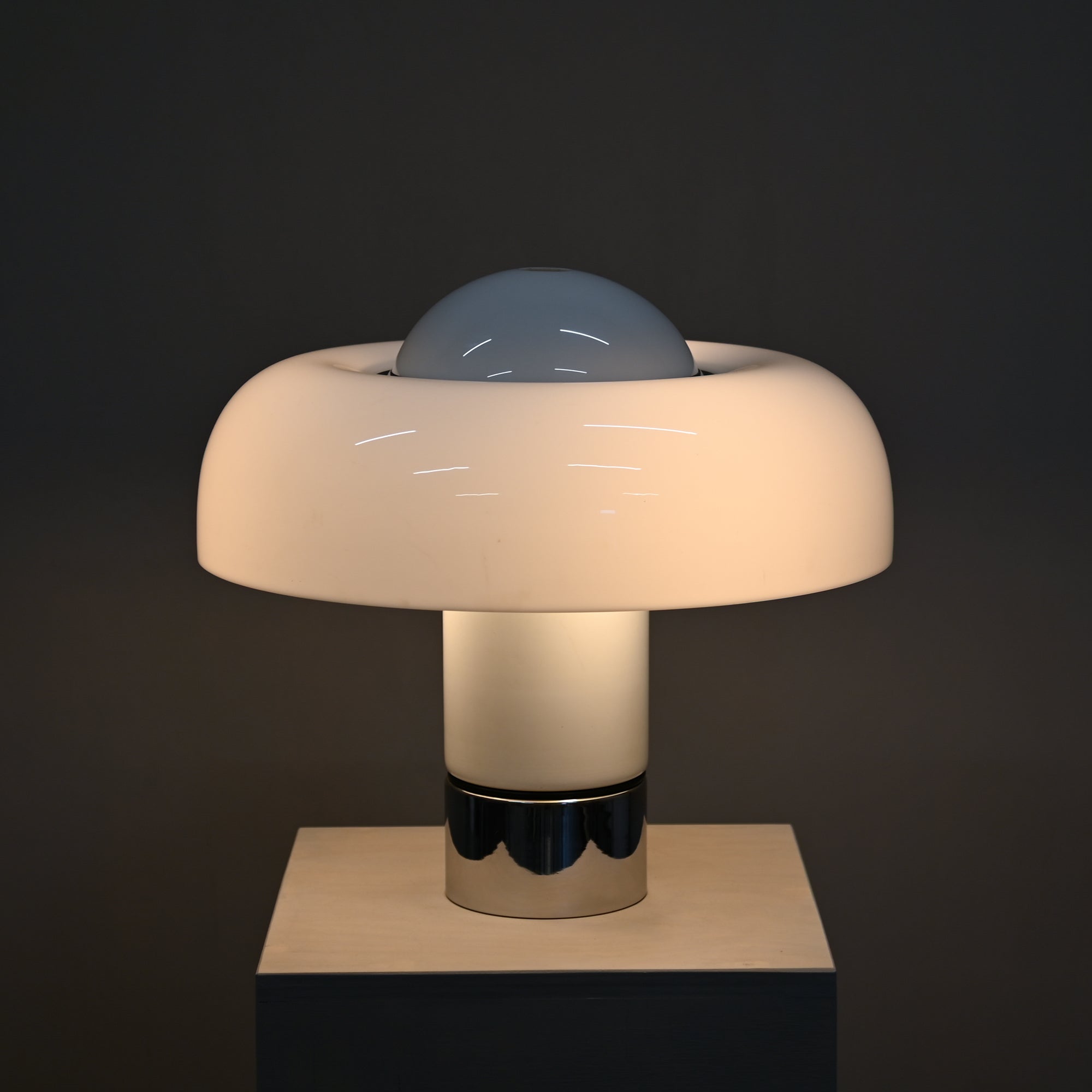 Brumbury_Table_Lamp_by_Luigi_Massoni_for_Harvey_Guzzini,_Acrylic_&_Chrome,_Italy_1970s