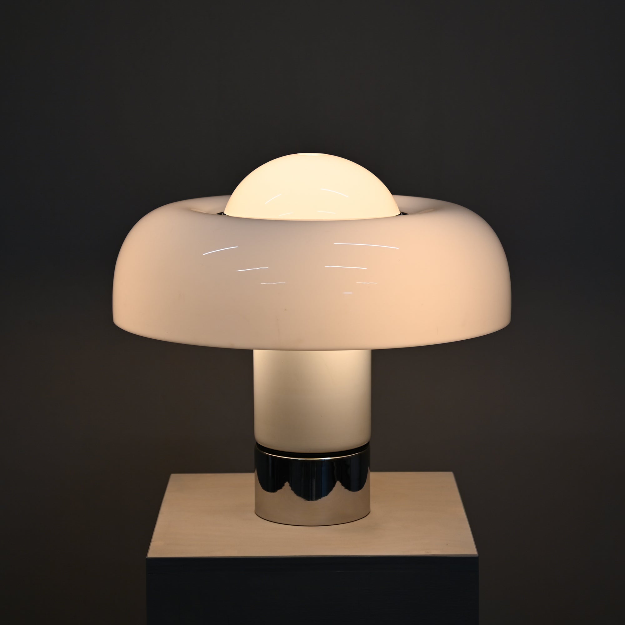 Brumbury_Table_Lamp_by_Luigi_Massoni_for_Harvey_Guzzini,_Acrylic_&_Chrome,_Italy_1970s