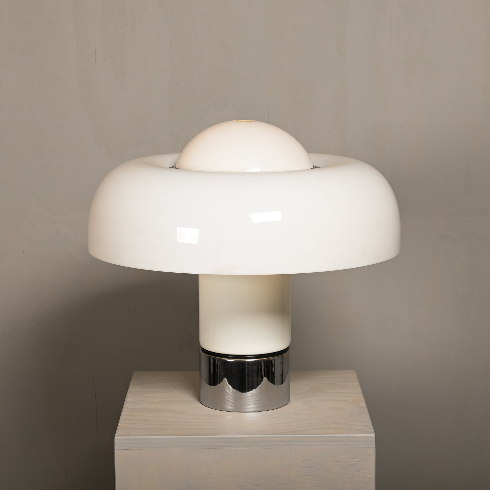 Brumbury_Table_Lamp_by_Luigi_Massoni_for_Harvey_Guzzini,_Acrylic_&_Chrome,_Italy_1970s