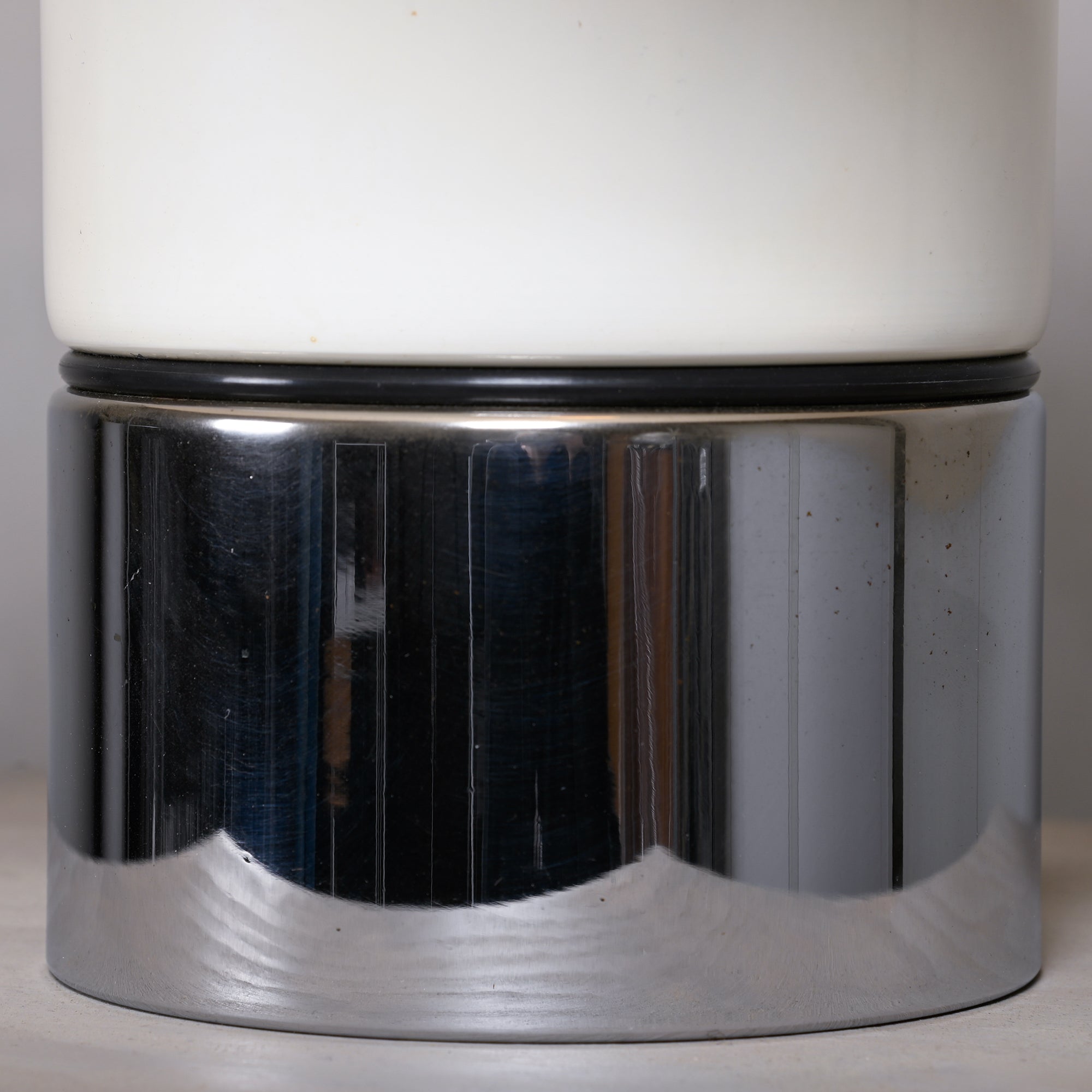 Brumbury_Table_Lamp_by_Luigi_Massoni_for_Harvey_Guzzini,_Acrylic_&_Chrome,_Italy_1970s