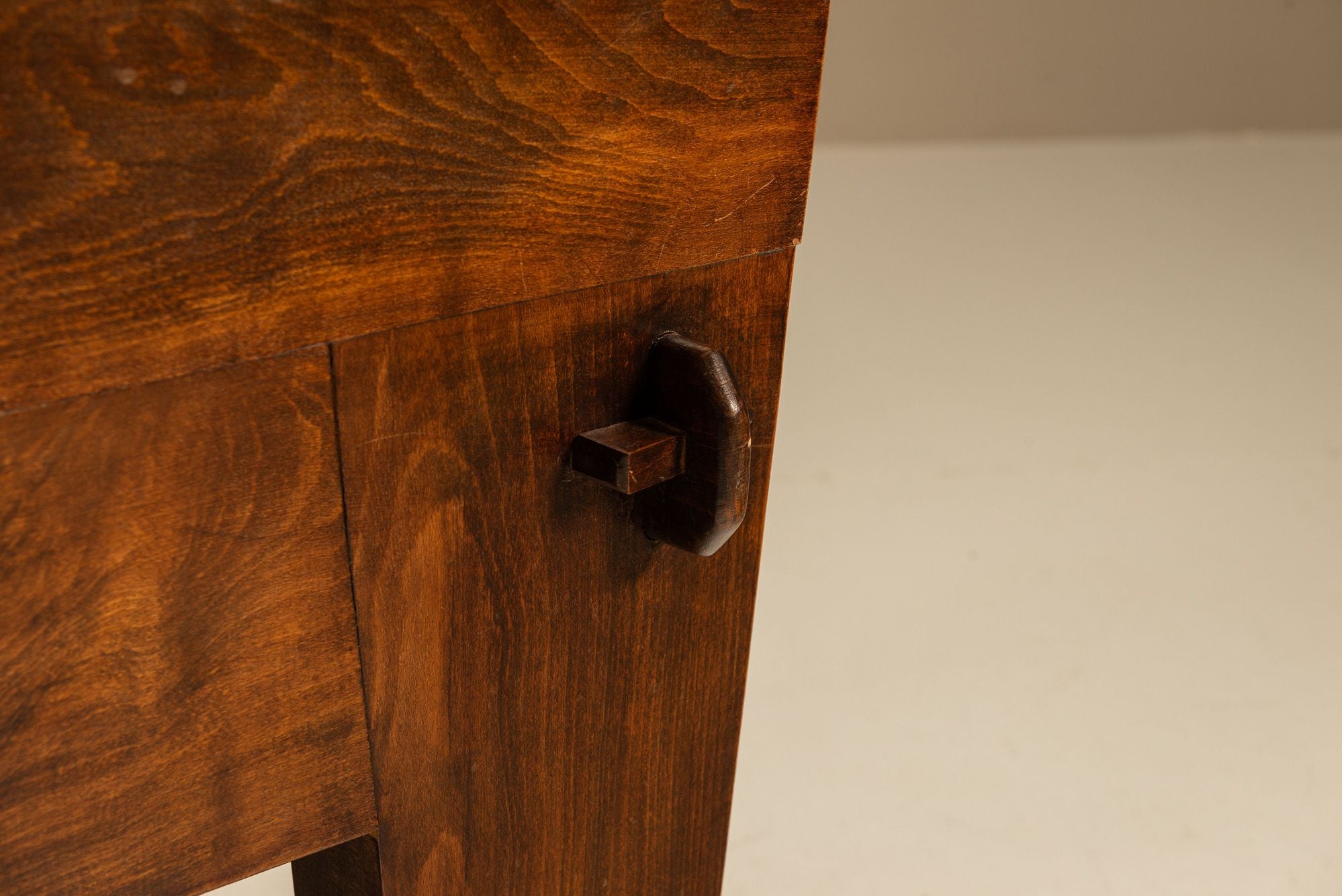 Brutalist_Bulky_Artisanal_Chair_in_Wood,_1960s