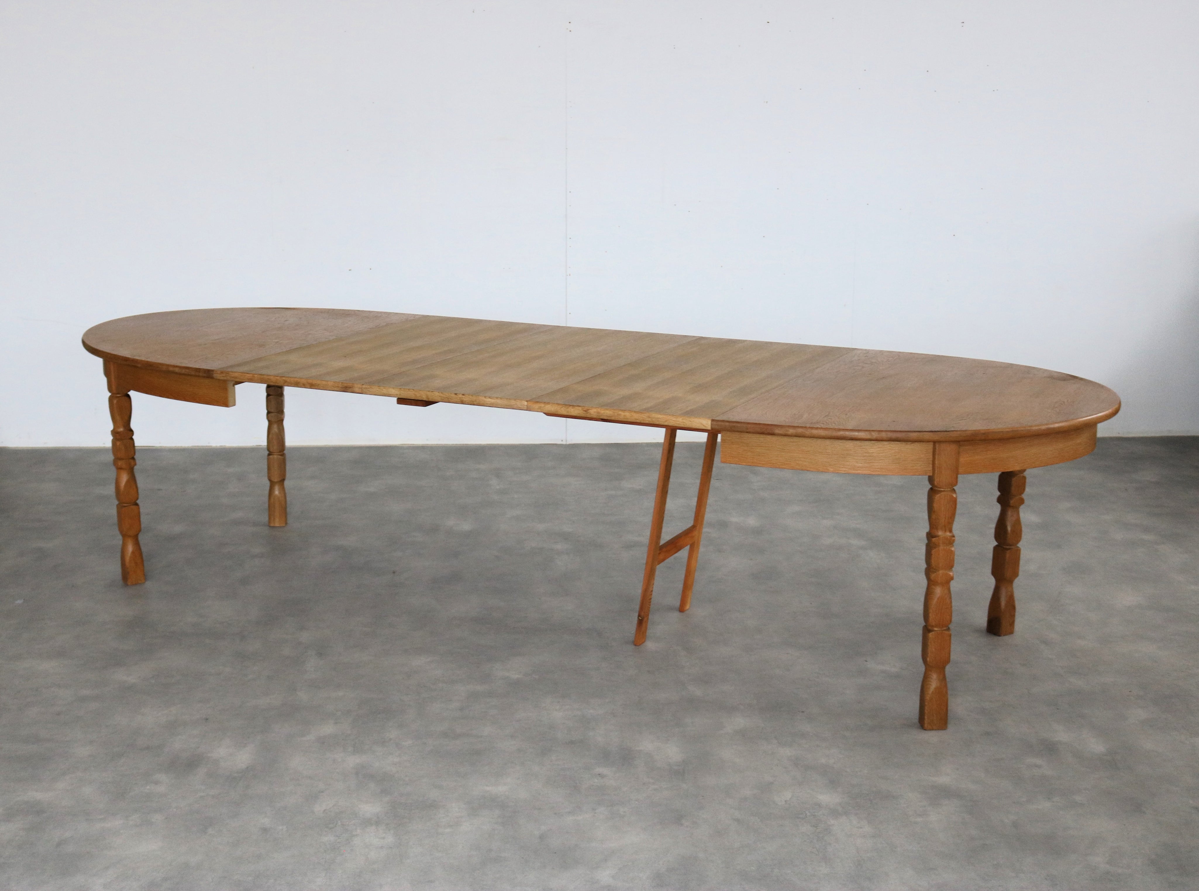 Brutalist_extendable_dining_table_by_Kjaernulf