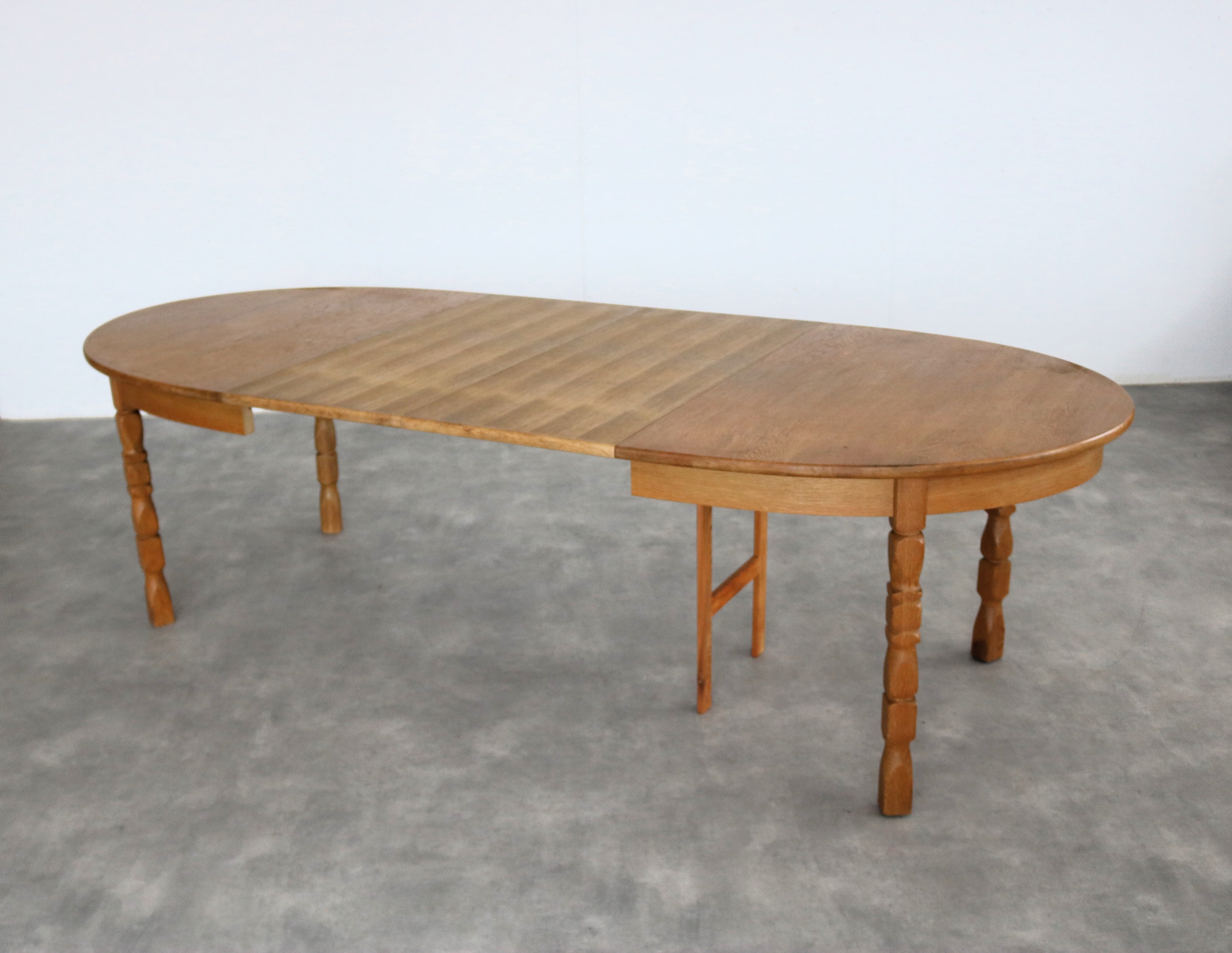 Brutalist_extendable_dining_table_by_Kjaernulf
