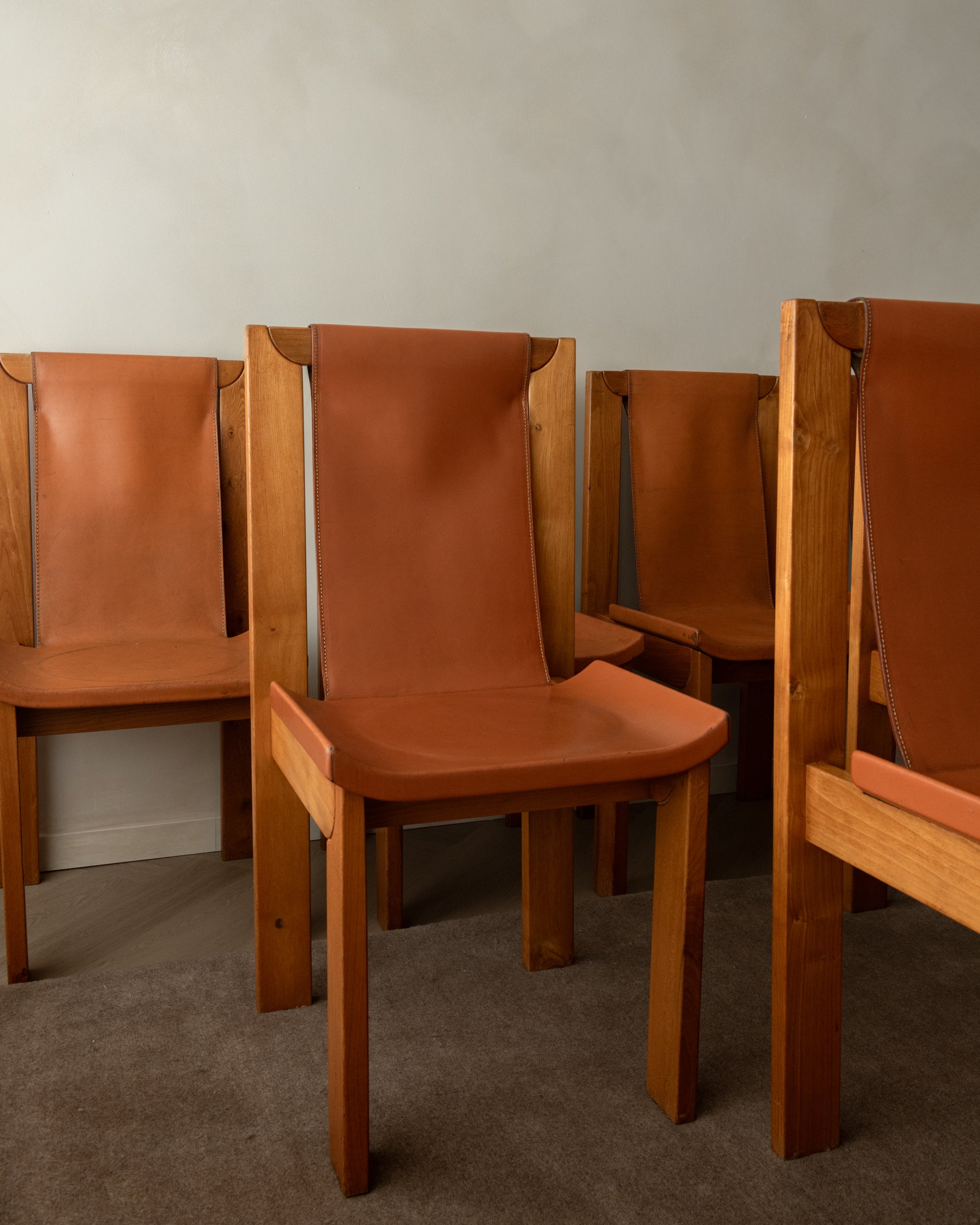 Set_of_7_Luigi_Gorgoni_Brutalist_Dining_Chairs_for_Roche_Bobois_in_Elm_and_Leather,_France,_1970s