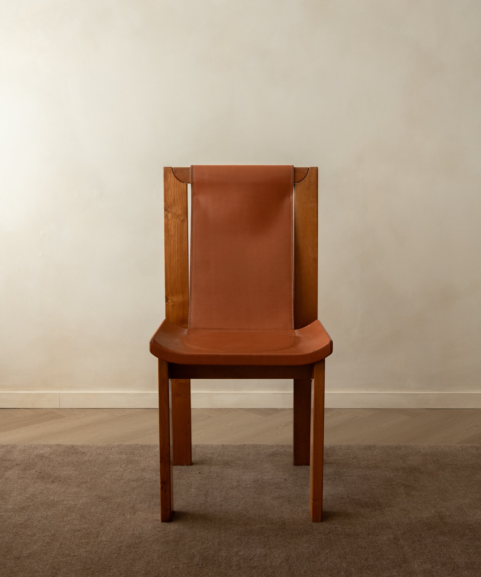 Set_of_7_Luigi_Gorgoni_Brutalist_Dining_Chairs_for_Roche_Bobois_in_Elm_and_Leather,_France,_1970s