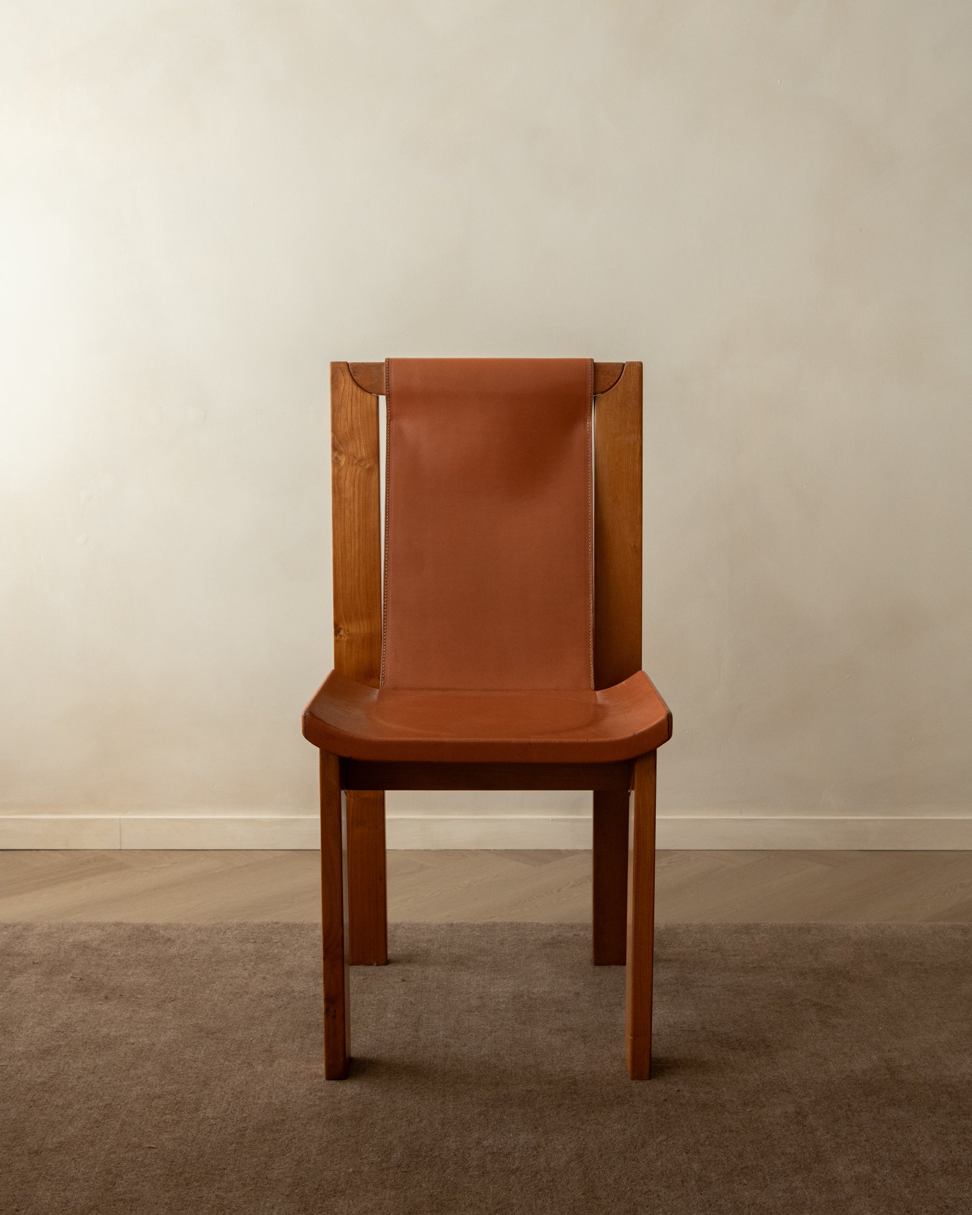 Set_of_7_Luigi_Gorgoni_Brutalist_Dining_Chairs_for_Roche_Bobois_in_Elm_and_Leather,_France,_1970s