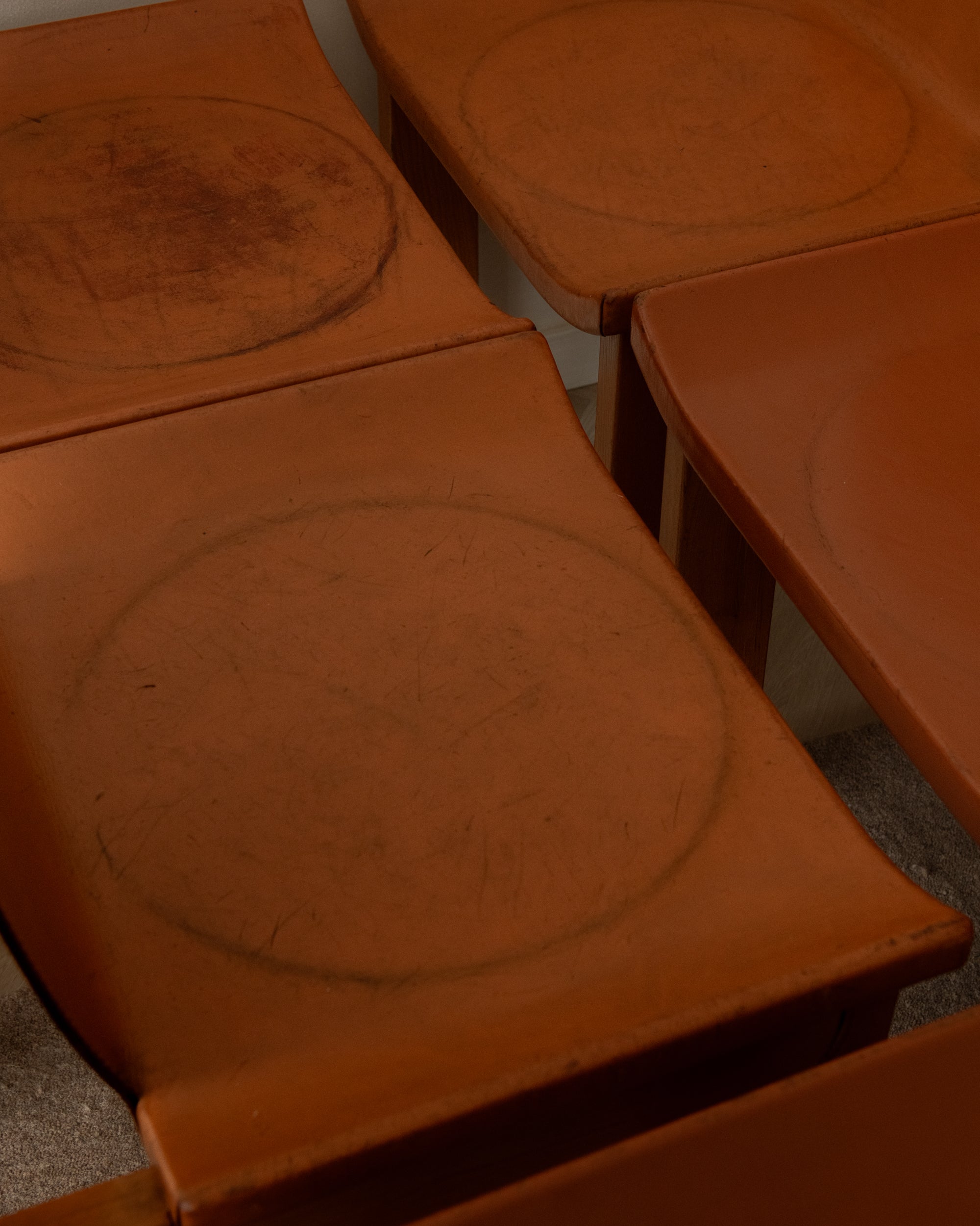 Set_of_7_Luigi_Gorgoni_Brutalist_Dining_Chairs_for_Roche_Bobois_in_Elm_and_Leather,_France,_1970s