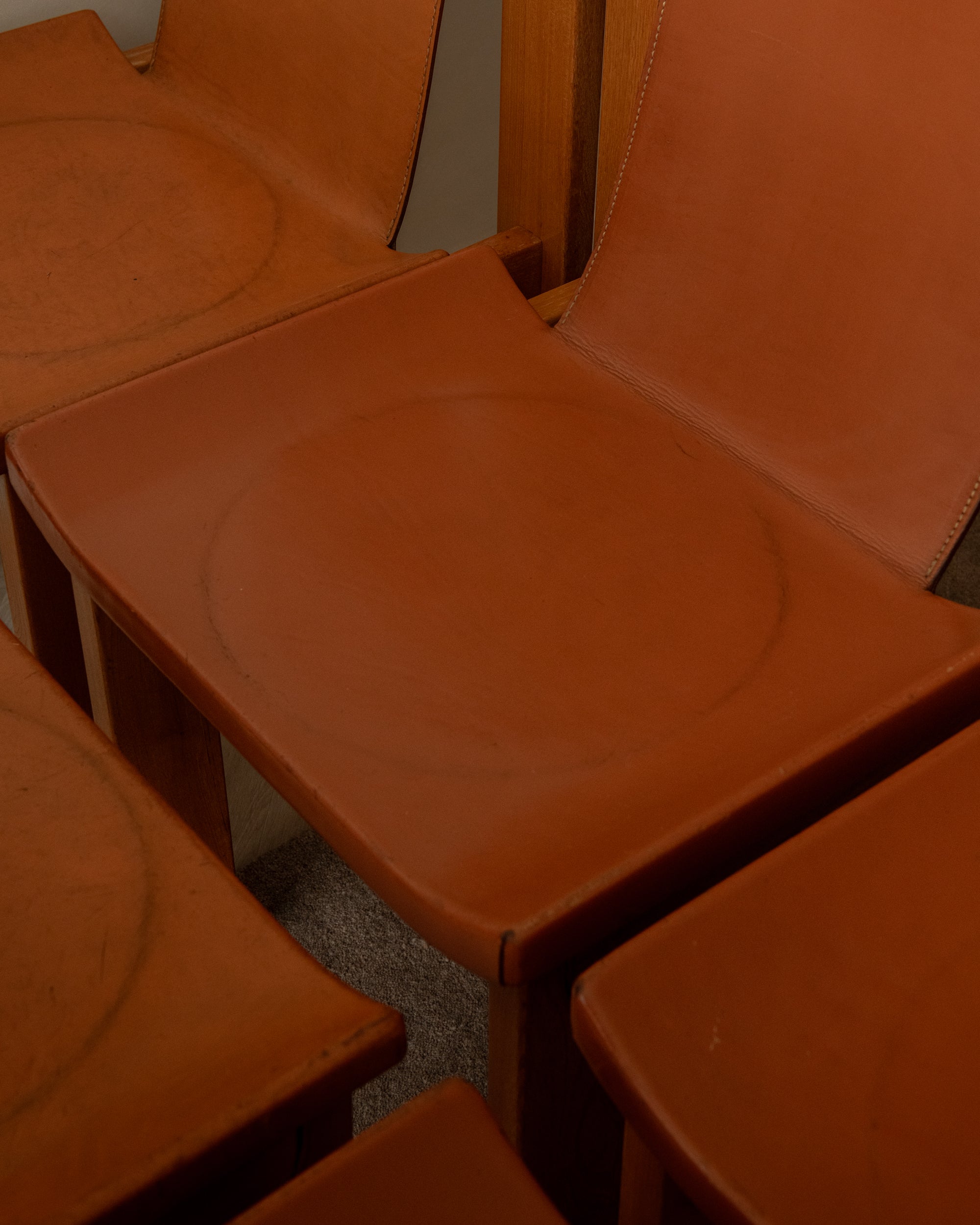 Set_of_7_Luigi_Gorgoni_Brutalist_Dining_Chairs_for_Roche_Bobois_in_Elm_and_Leather,_France,_1970s