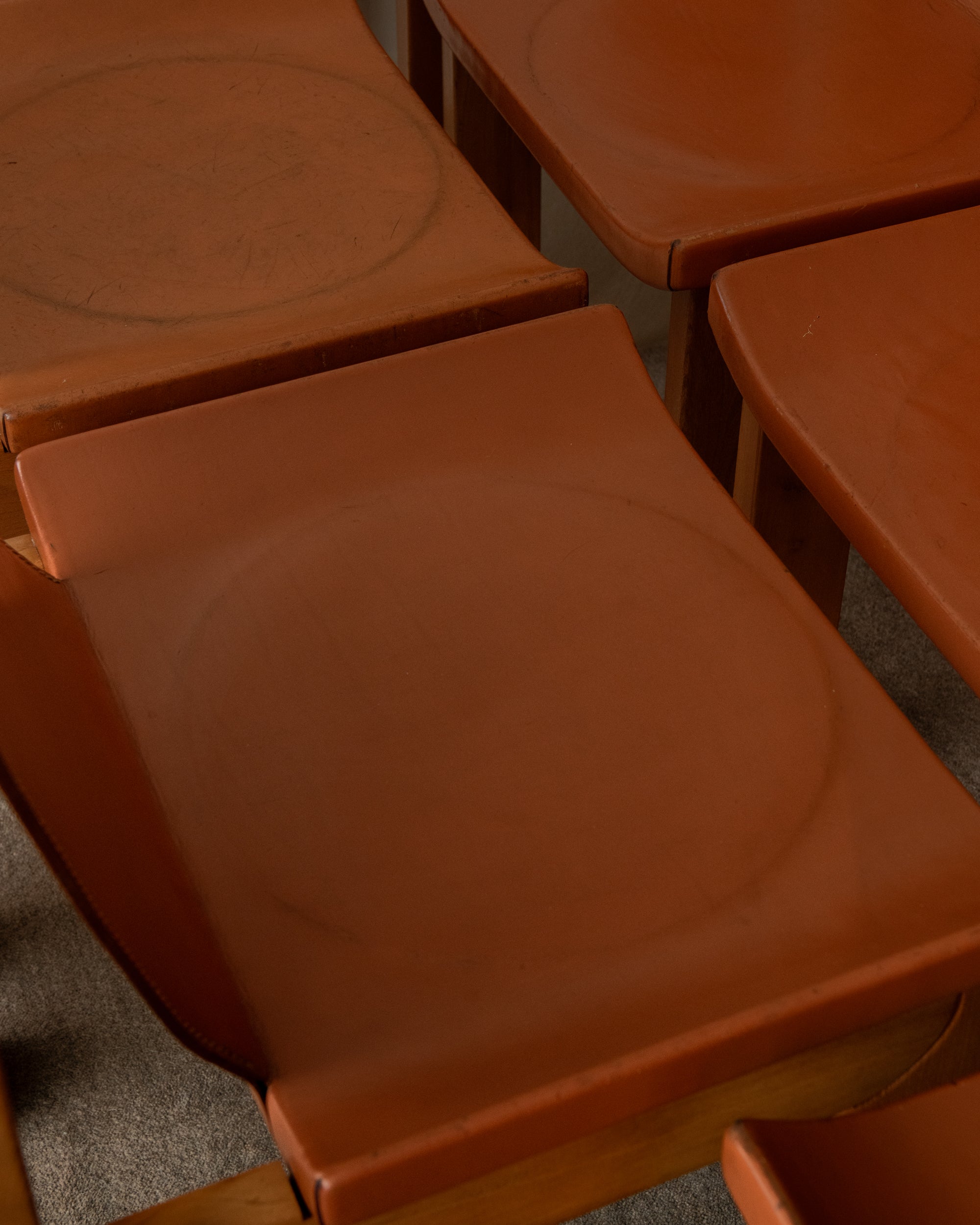 Set_of_7_Luigi_Gorgoni_Brutalist_Dining_Chairs_for_Roche_Bobois_in_Elm_and_Leather,_France,_1970s