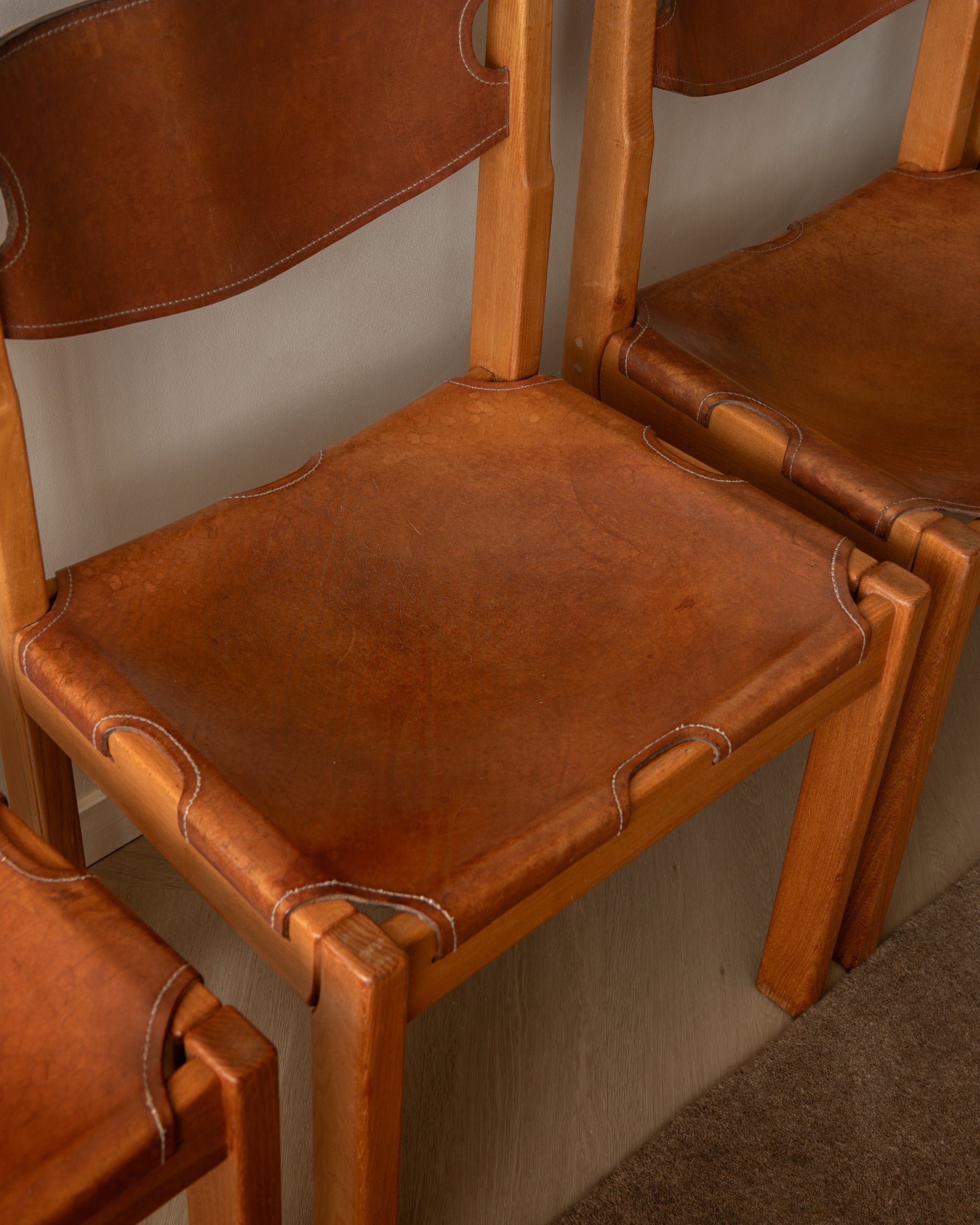 Set_of_4_Maison_Regain_Brutalist_Dining_Chairs_in_Elm_and_Cognac_Leather,_France,_1970s