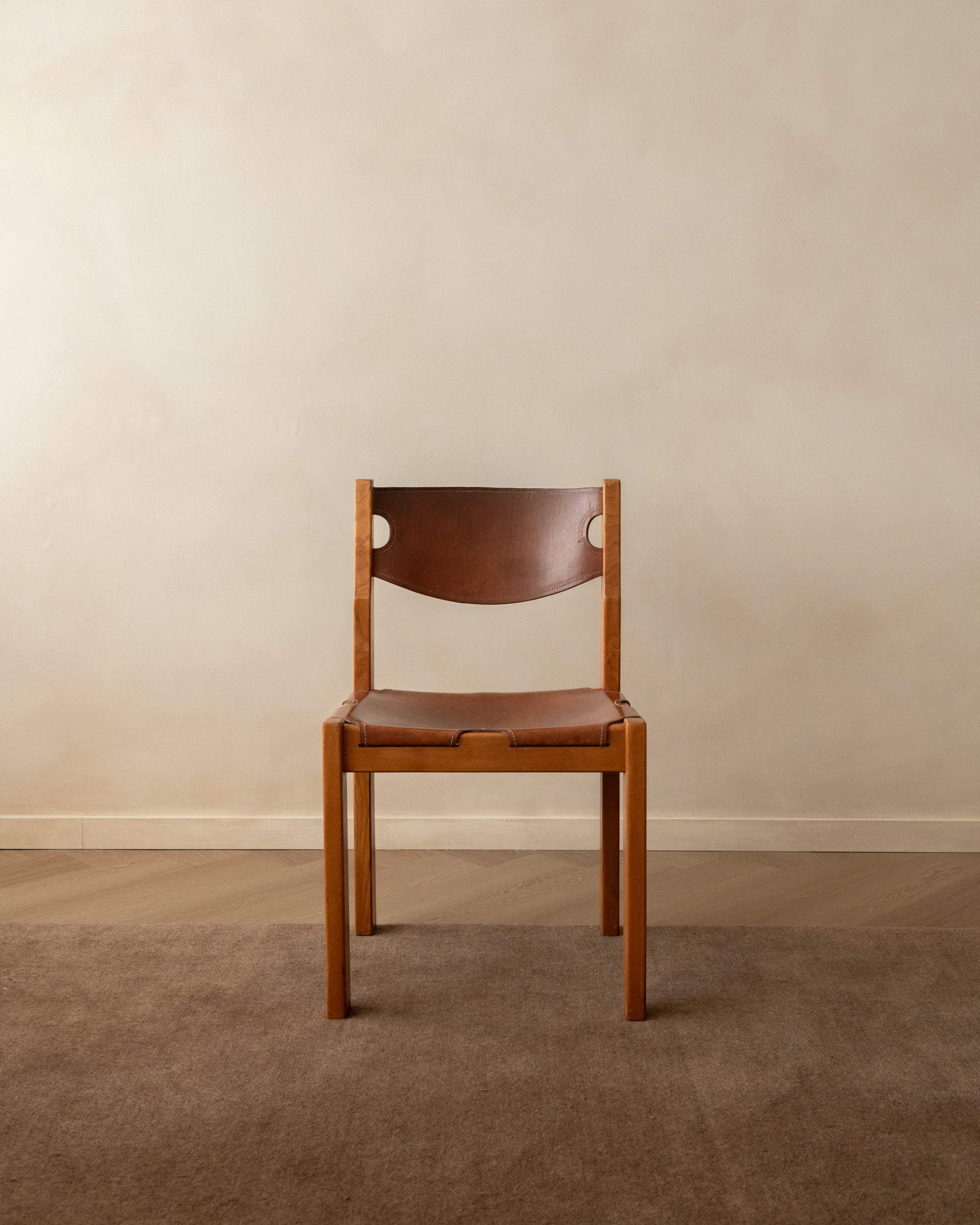 Set_of_4_Maison_Regain_Brutalist_Dining_Chairs_in_Elm_and_Cognac_Leather,_France,_1970s