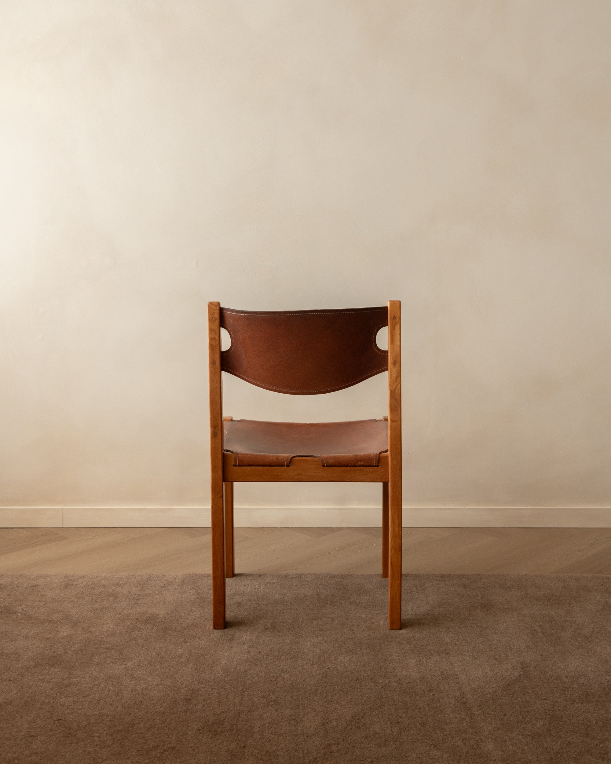 Set_of_4_Maison_Regain_Brutalist_Dining_Chairs_in_Elm_and_Cognac_Leather,_France,_1970s