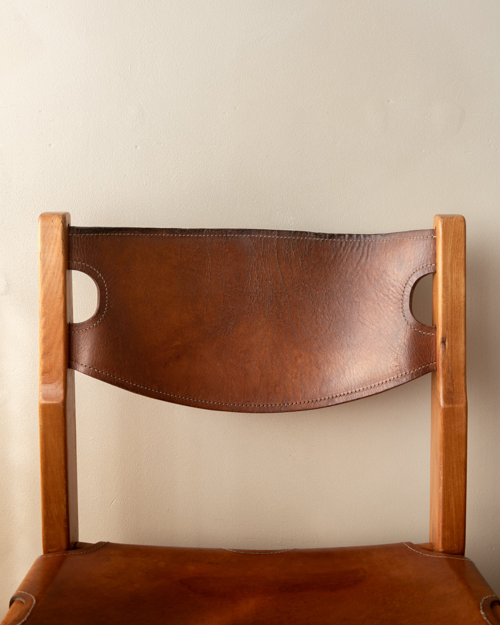 Set_of_4_Maison_Regain_Brutalist_Dining_Chairs_in_Elm_and_Cognac_Leather,_France,_1970s