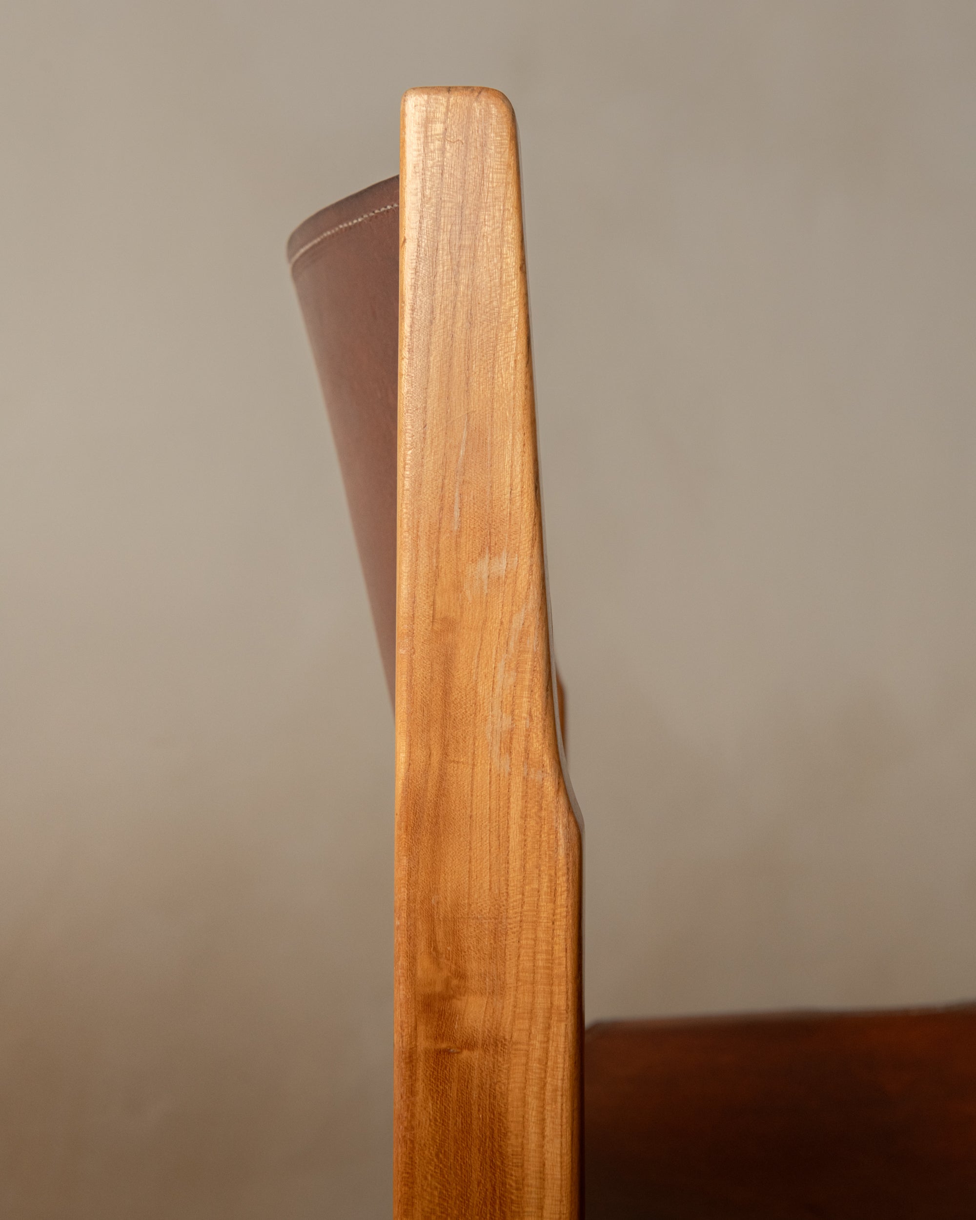Set_of_4_Maison_Regain_Brutalist_Dining_Chairs_in_Elm_and_Cognac_Leather,_France,_1970s