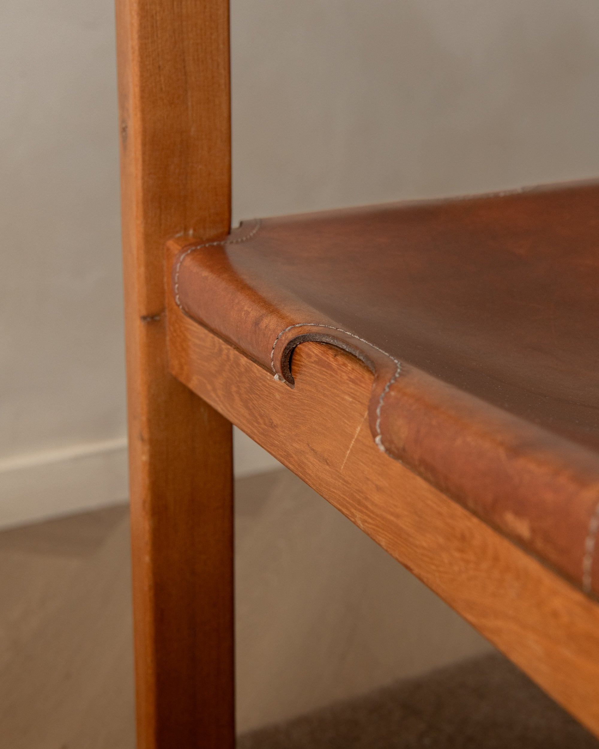 Set_of_4_Maison_Regain_Brutalist_Dining_Chairs_in_Elm_and_Cognac_Leather,_France,_1970s