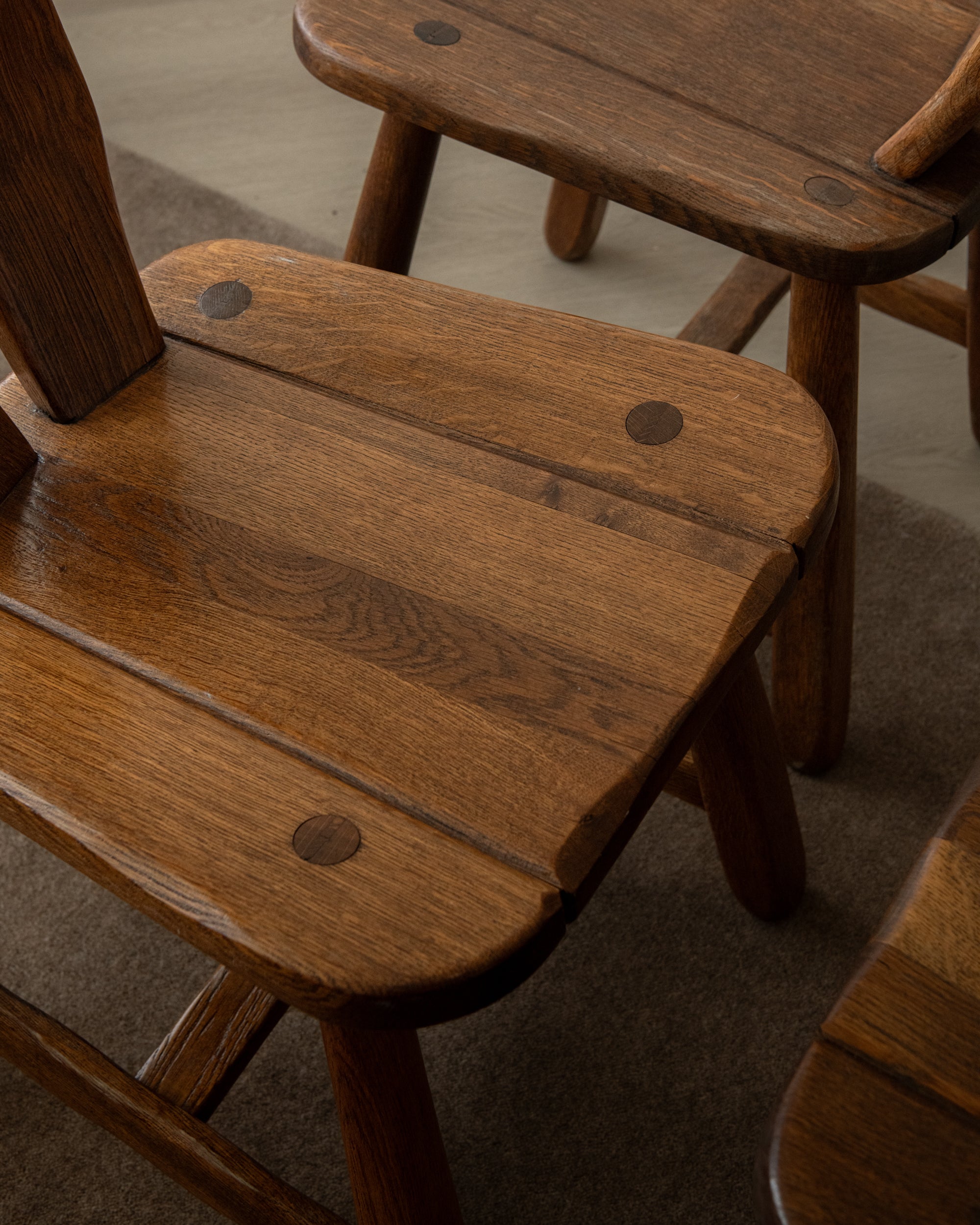 Set_of_4_Brutalist_Solid_Oak_Dining_Chairs_by_De_Puydt,_Belgium,_1960s–1970s