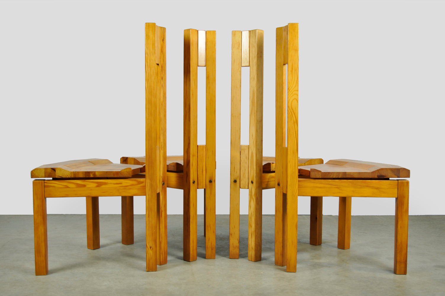 Set_of_4_Brutalist_pine_dining_table_chairs_by_LAUKAAN_PUU,_Finland_1970s