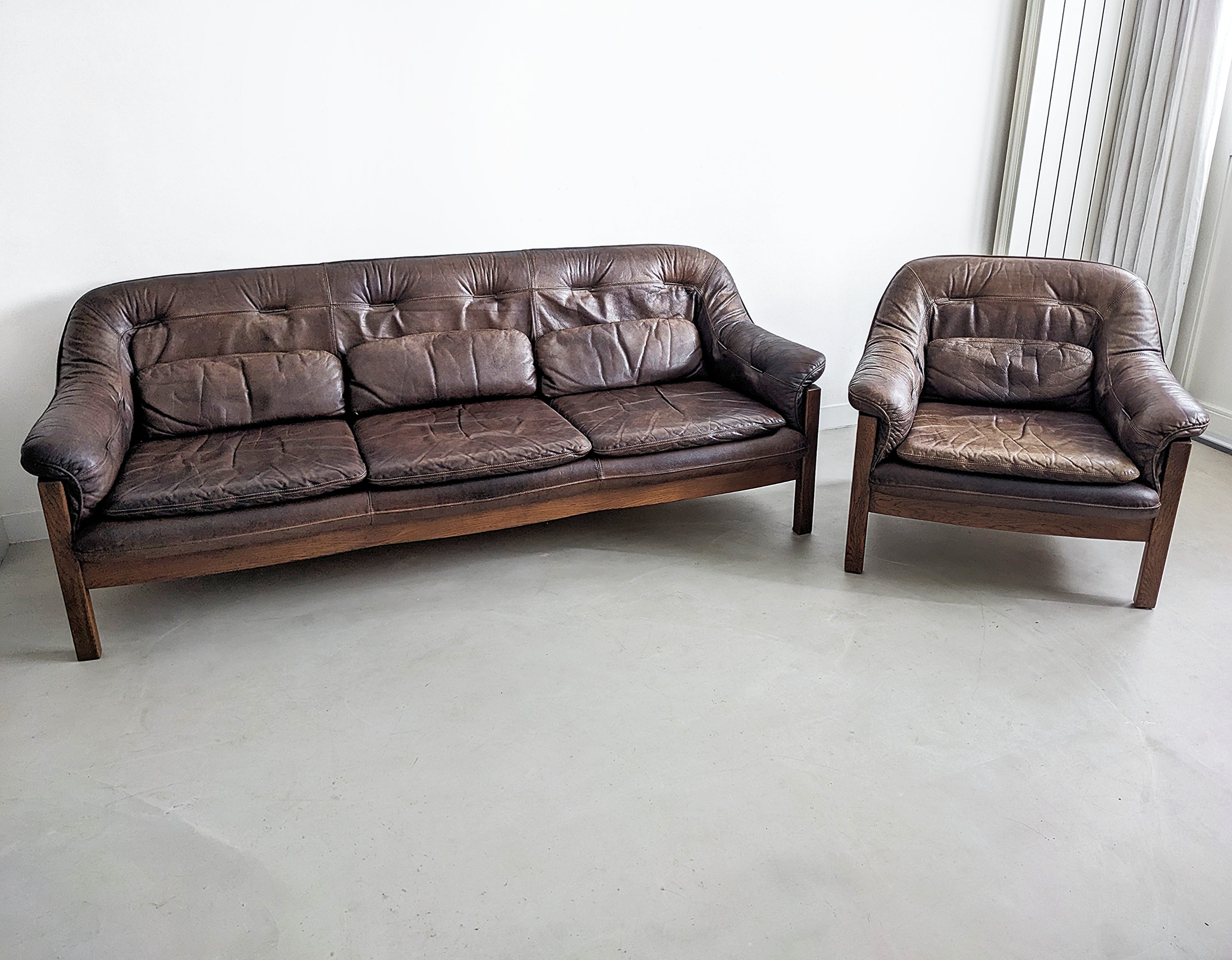 Set_of_Brutalist_Sofa_&_Loungechair_by_Hain_&_Thome_in_Leather,_1970's