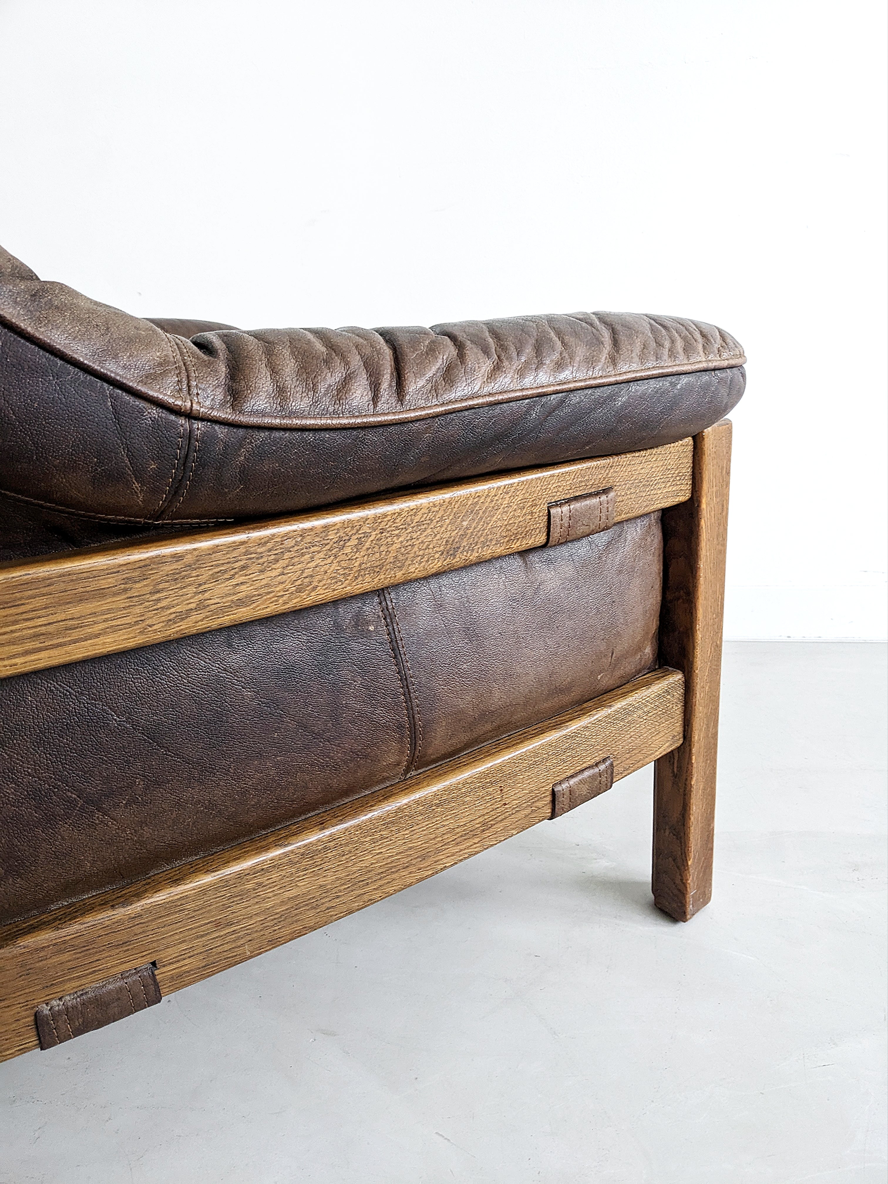Set_of_Brutalist_Sofa_&_Loungechair_by_Hain_&_Thome_in_Leather,_1970's