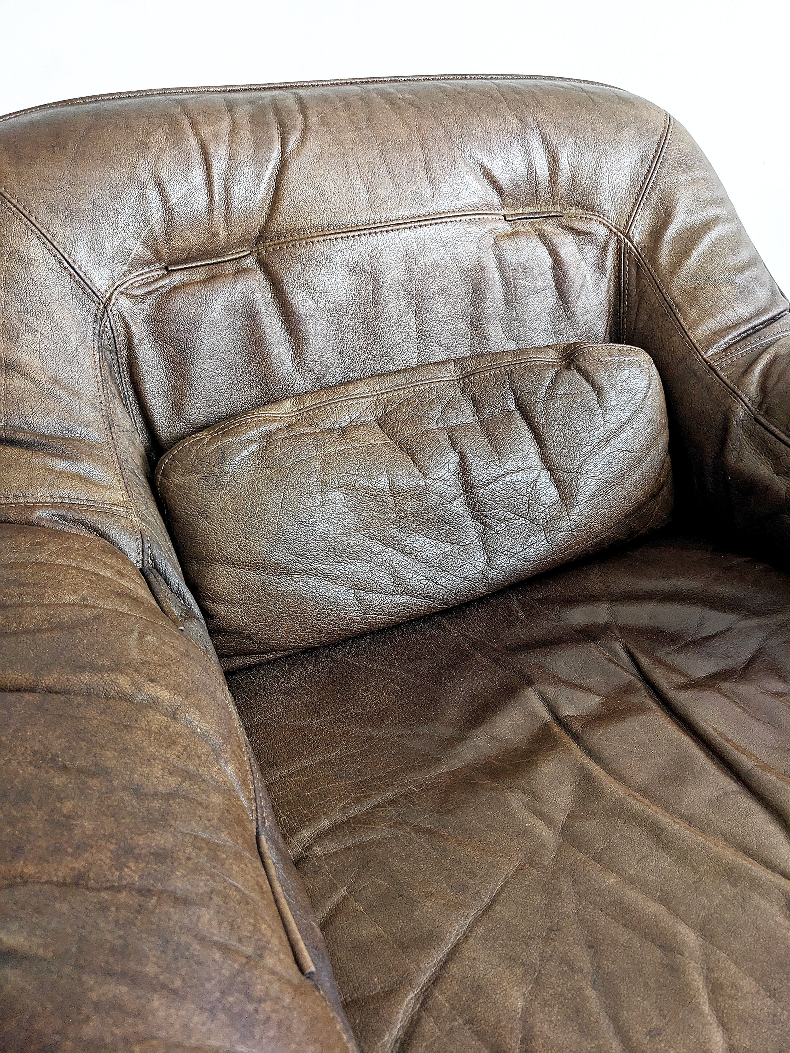 Set_of_Brutalist_Sofa_&_Loungechair_by_Hain_&_Thome_in_Leather,_1970's