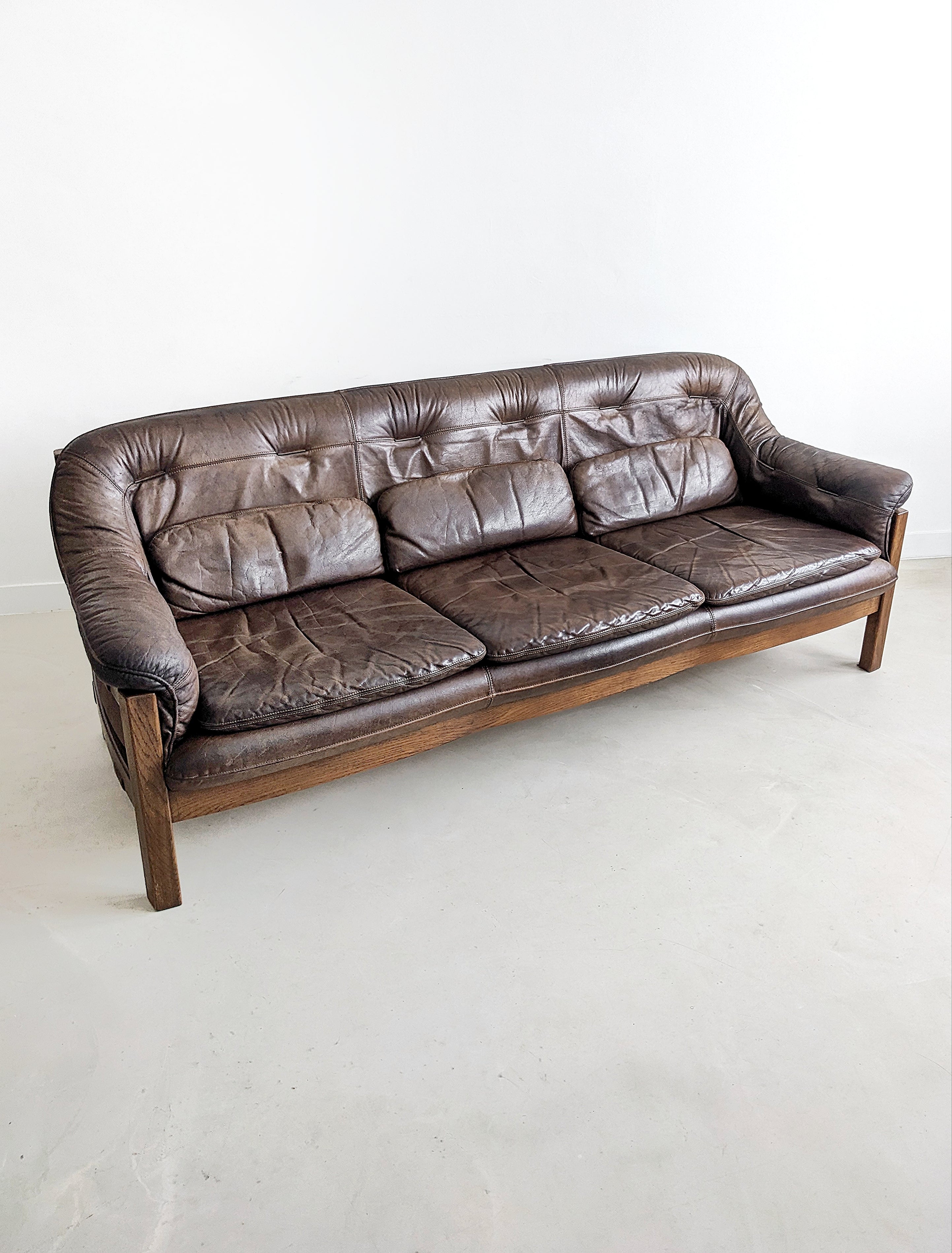Set_of_Brutalist_Sofa_&_Loungechair_by_Hain_&_Thome_in_Leather,_1970's
