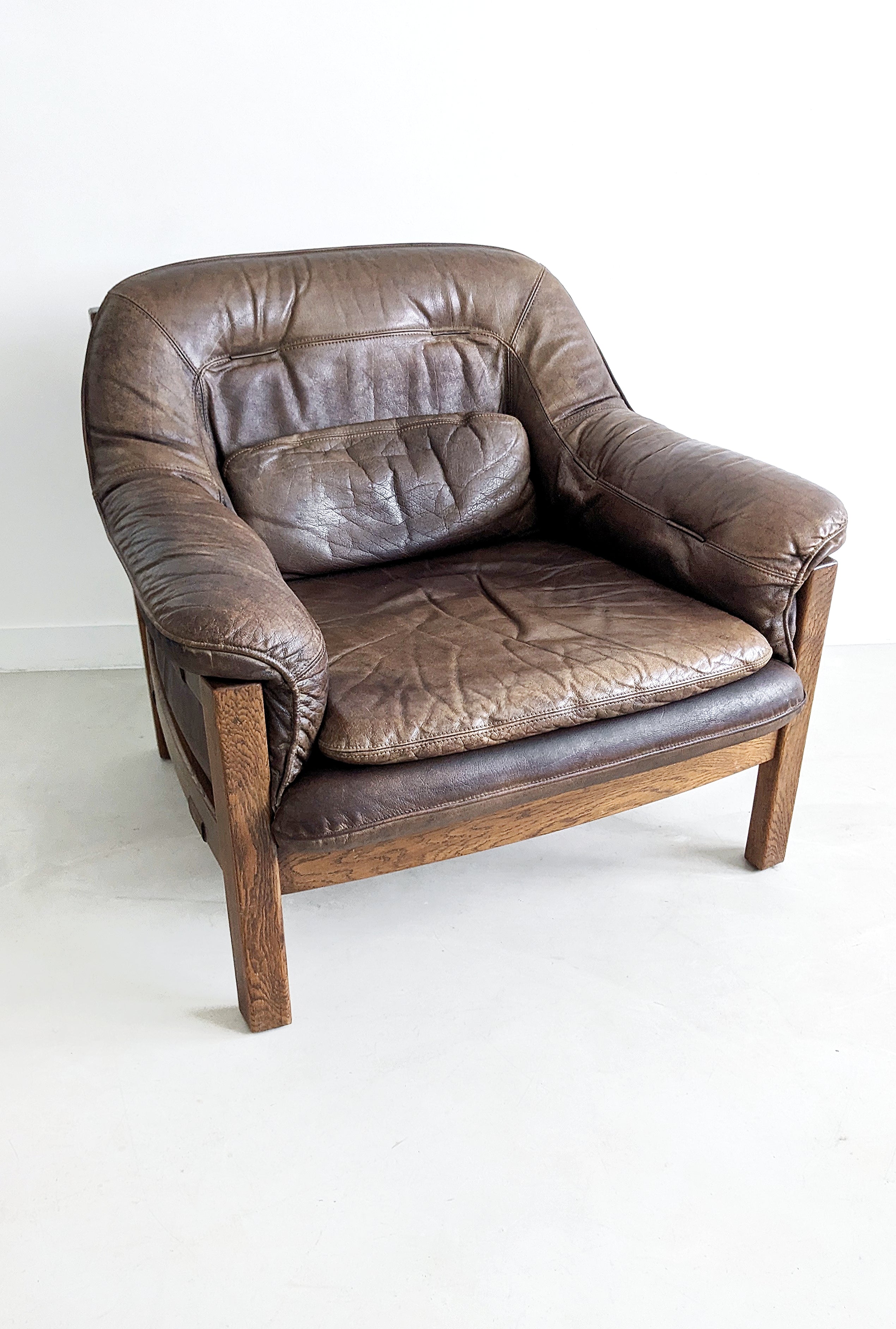 Set_of_Brutalist_Sofa_&_Loungechair_by_Hain_&_Thome_in_Leather,_1970's