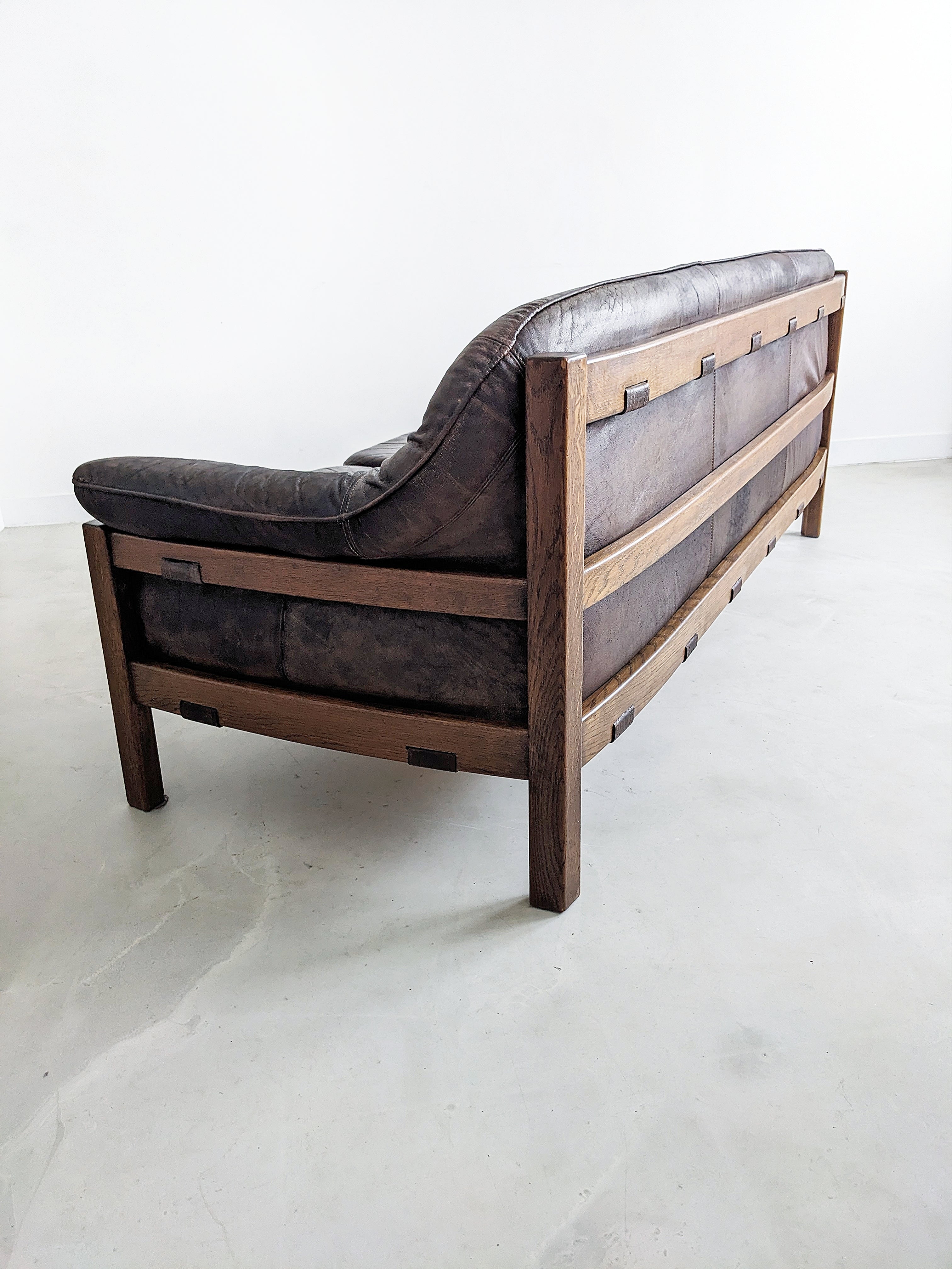 Set_of_Brutalist_Sofa_&_Loungechair_by_Hain_&_Thome_in_Leather,_1970's