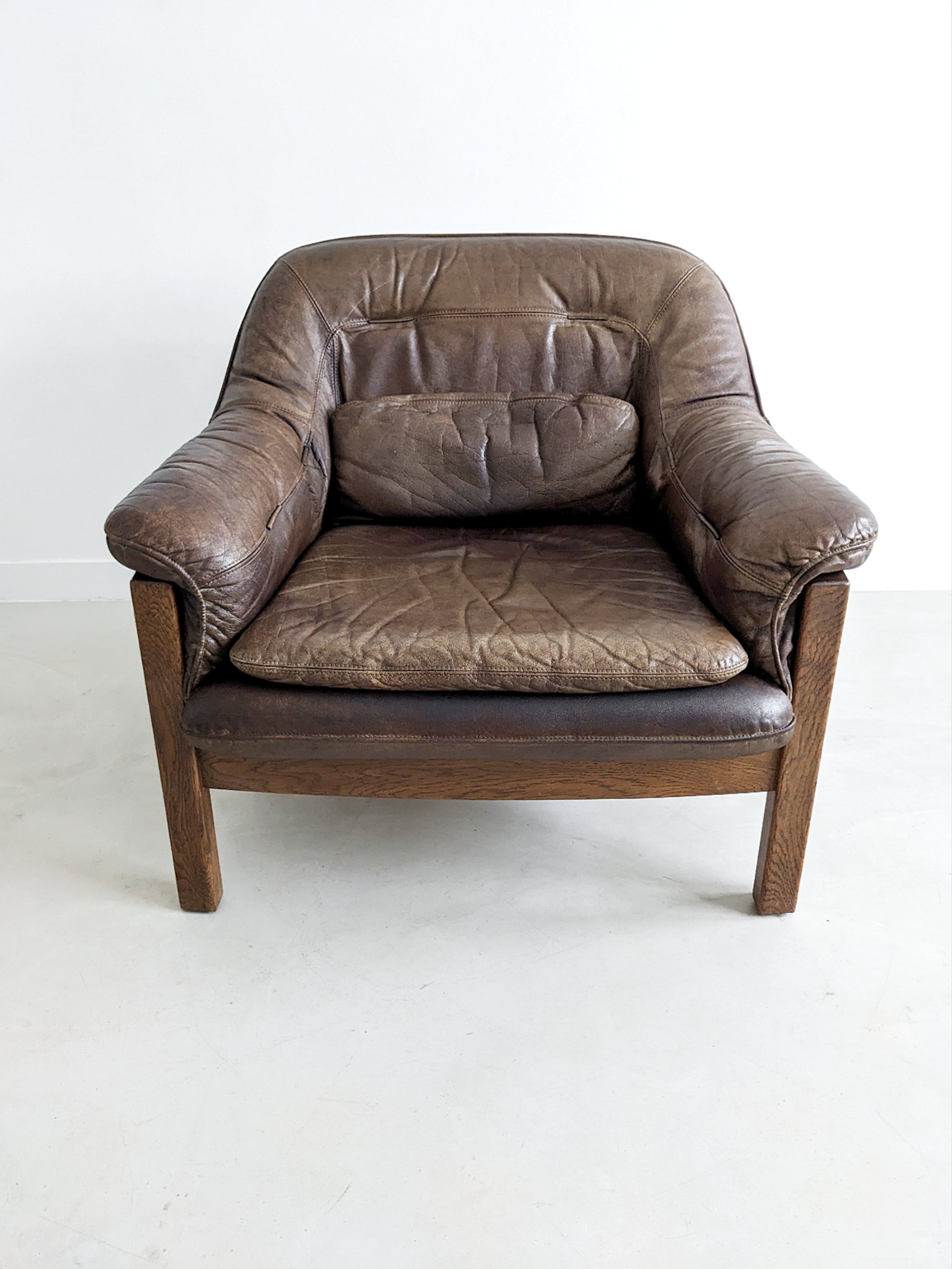 Set_of_Brutalist_Sofa_&_Loungechair_by_Hain_&_Thome_in_Leather,_1970's