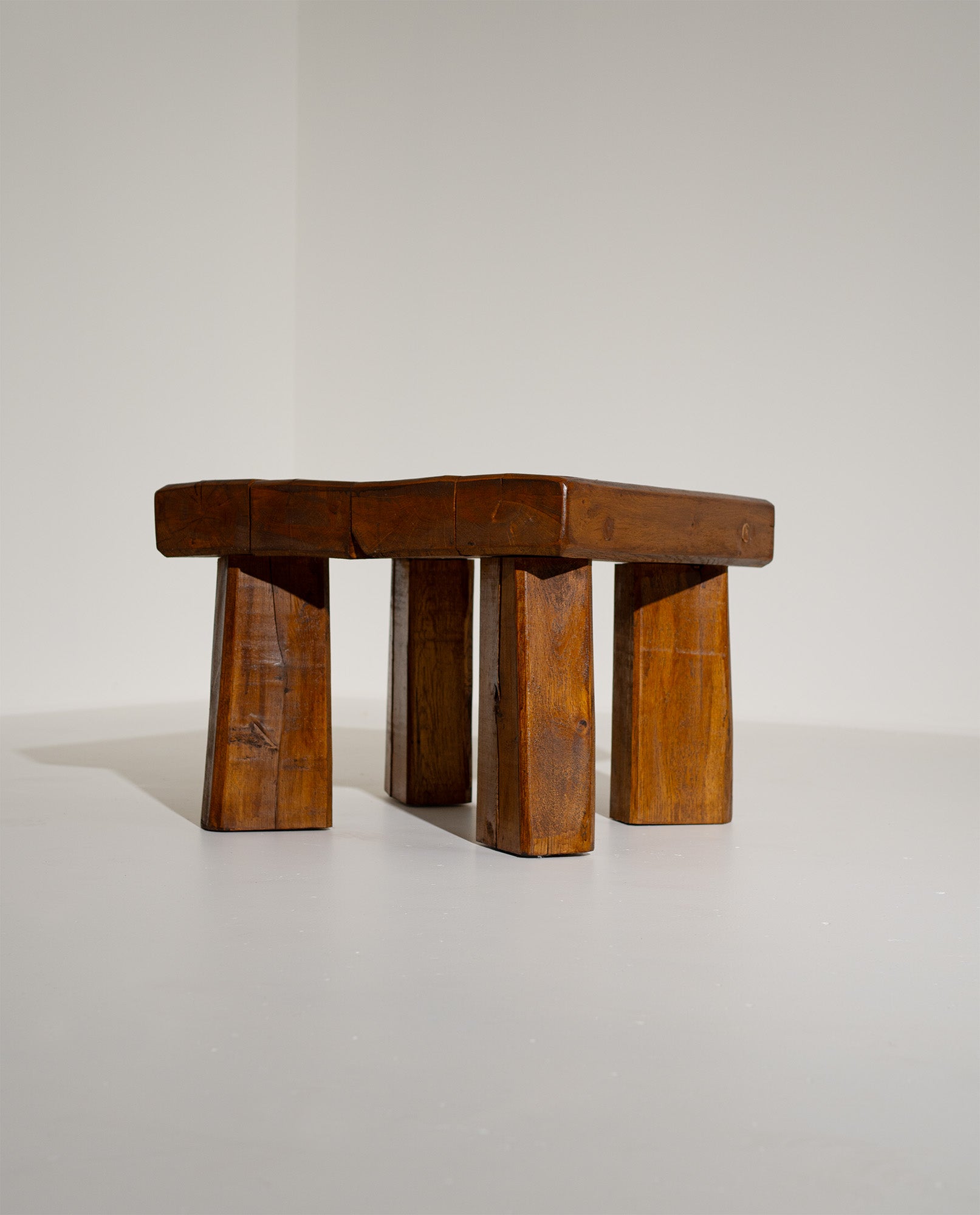 Solid_Oak_Side_Table_with_Wooden_Peg_Joinery,_Mid_Century_Modern