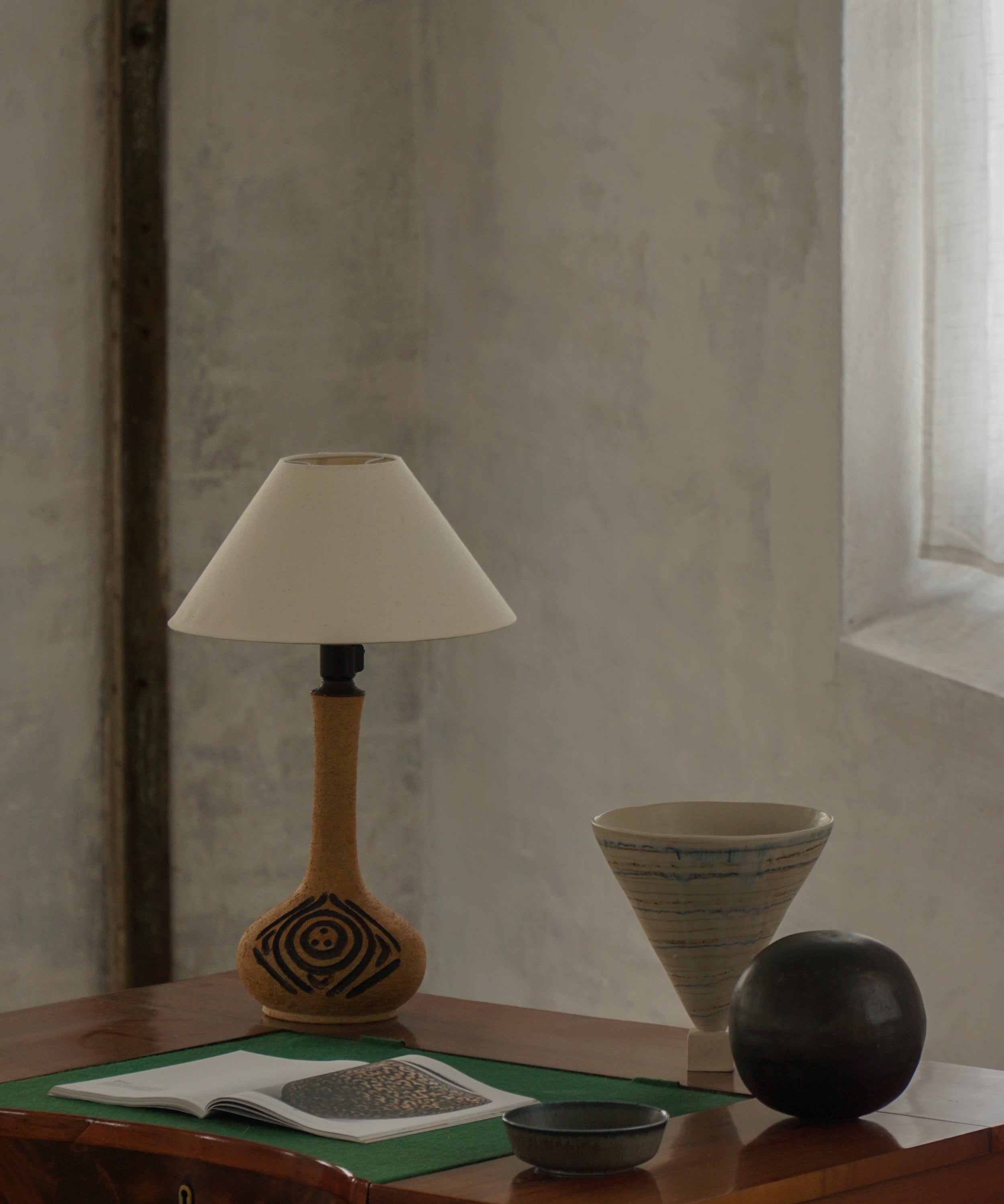 Brutalist_Stoneware_Table_Lamp