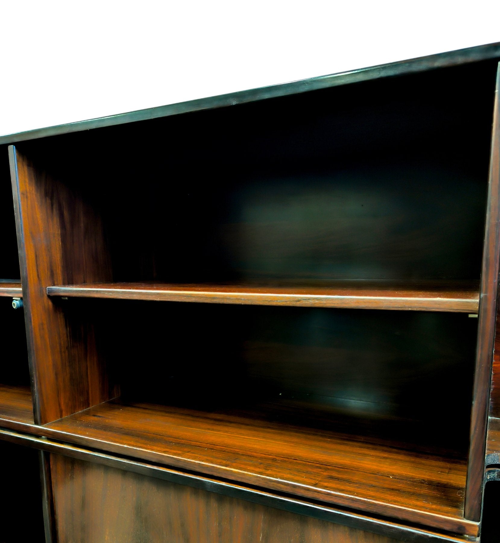 Sideboard_Pellicano_di_Vittorio_Introini_x_Saporiti,_1960_Italia