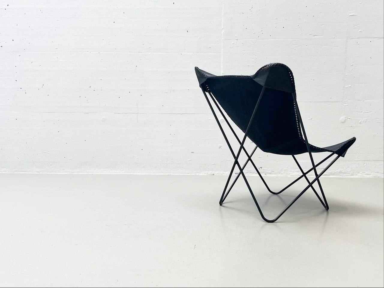 Butterfly_Chair_by_Jorge_Ferrari-Hardoy_for_Knoll_International,_1947