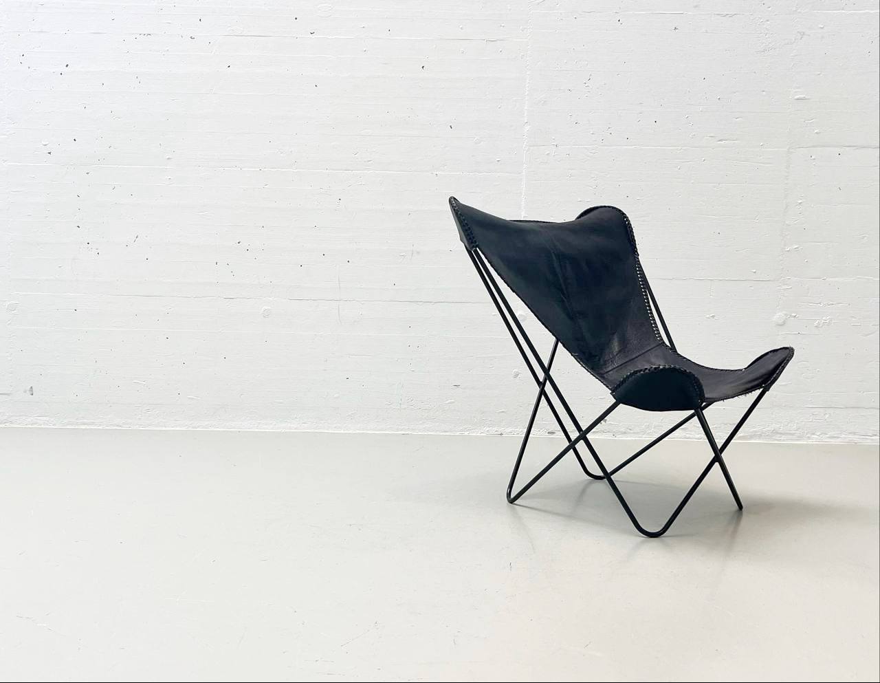 Butterfly_Chair_by_Jorge_Ferrari-Hardoy_for_Knoll_International,_1947