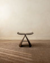 Butterfly_Stool_S-0521_by_Sori_Yanagi_for_Tendo_Mokko,_Rosewood_Veneer,_Japan,_1980s–1990s