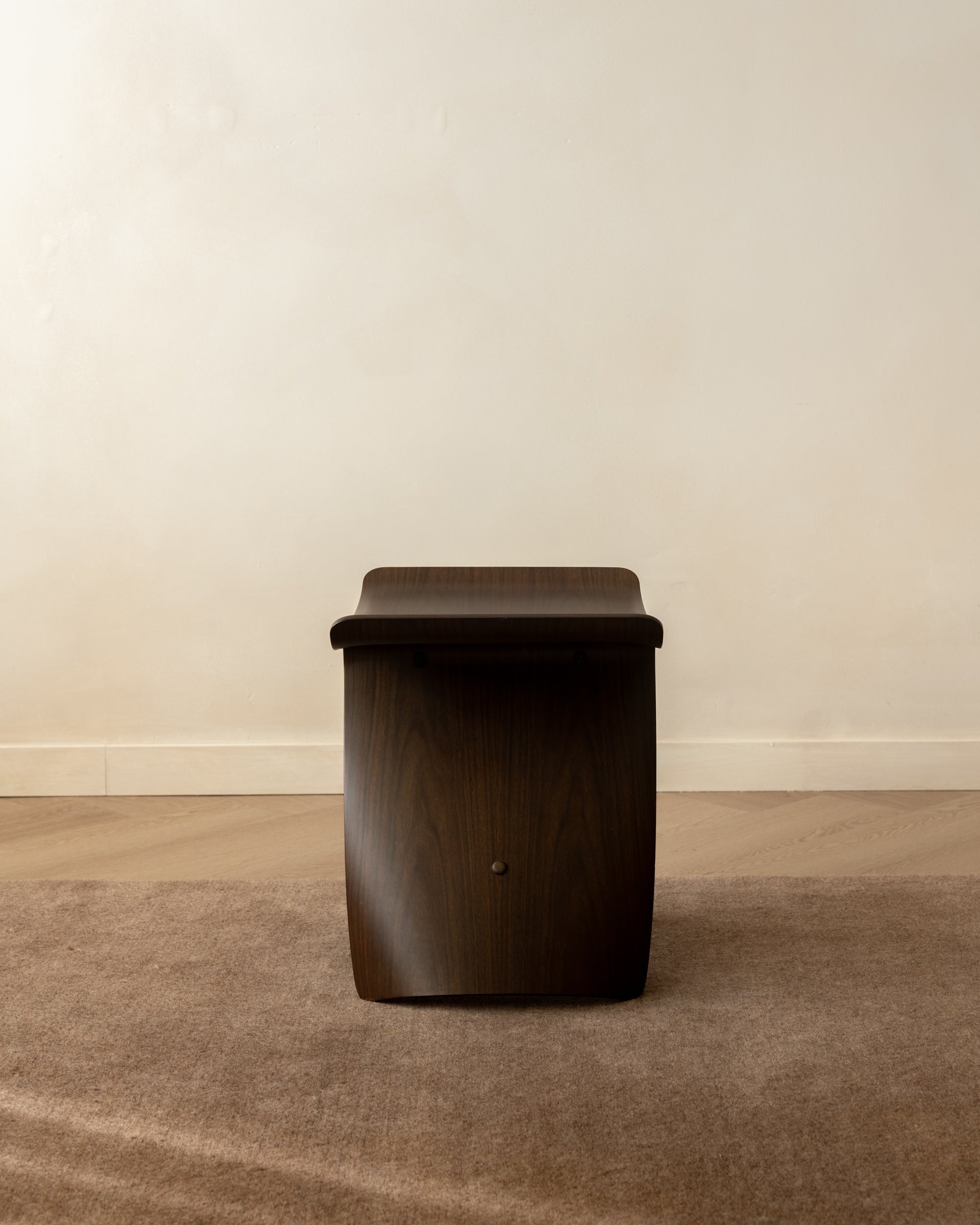 Butterfly_Stool_S-0521_by_Sori_Yanagi_for_Tendo_Mokko,_Rosewood_Veneer,_Japan,_1980s–1990s