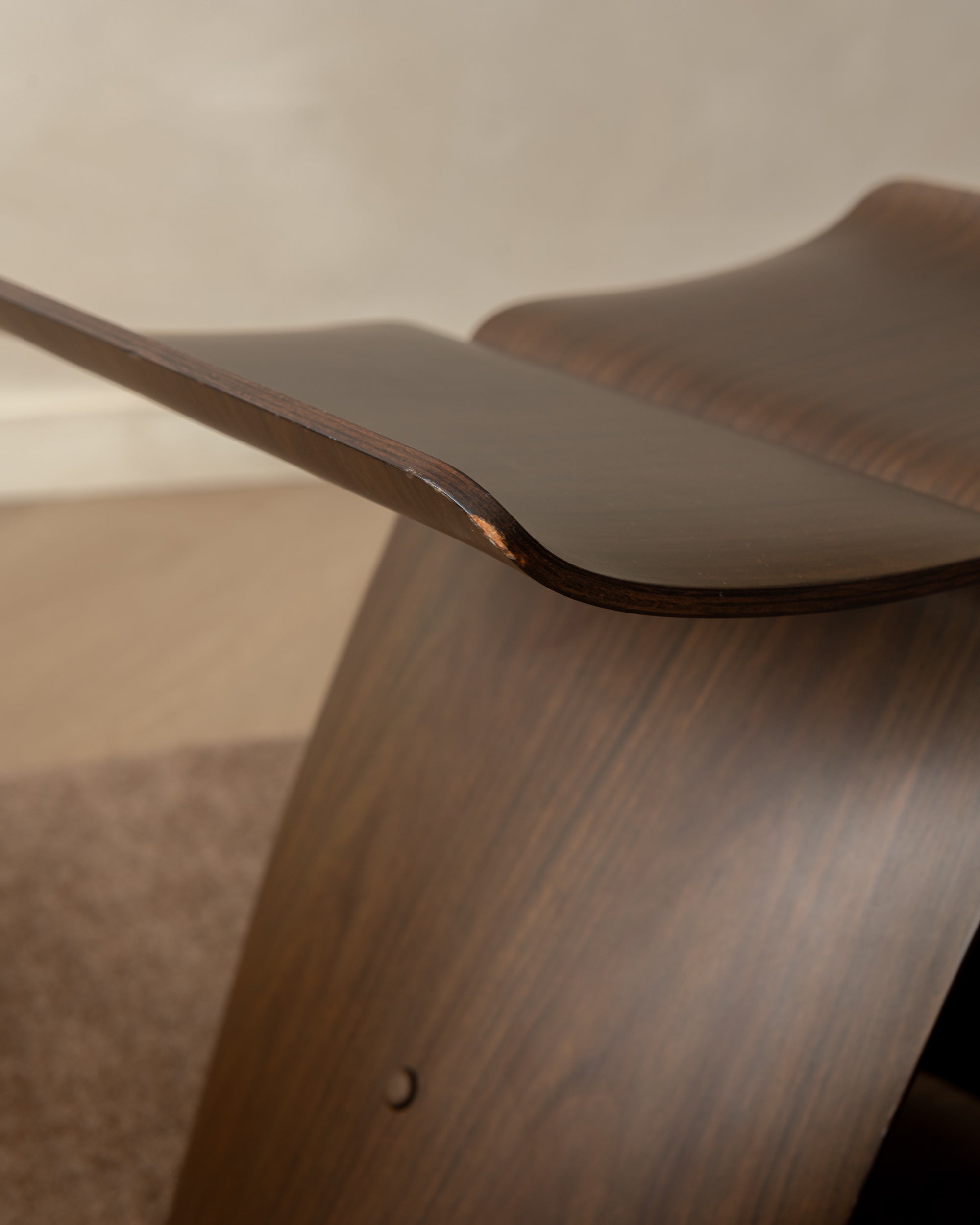 Butterfly_Stool_S-0521_by_Sori_Yanagi_for_Tendo_Mokko,_Rosewood_Veneer,_Japan,_1980s–1990s