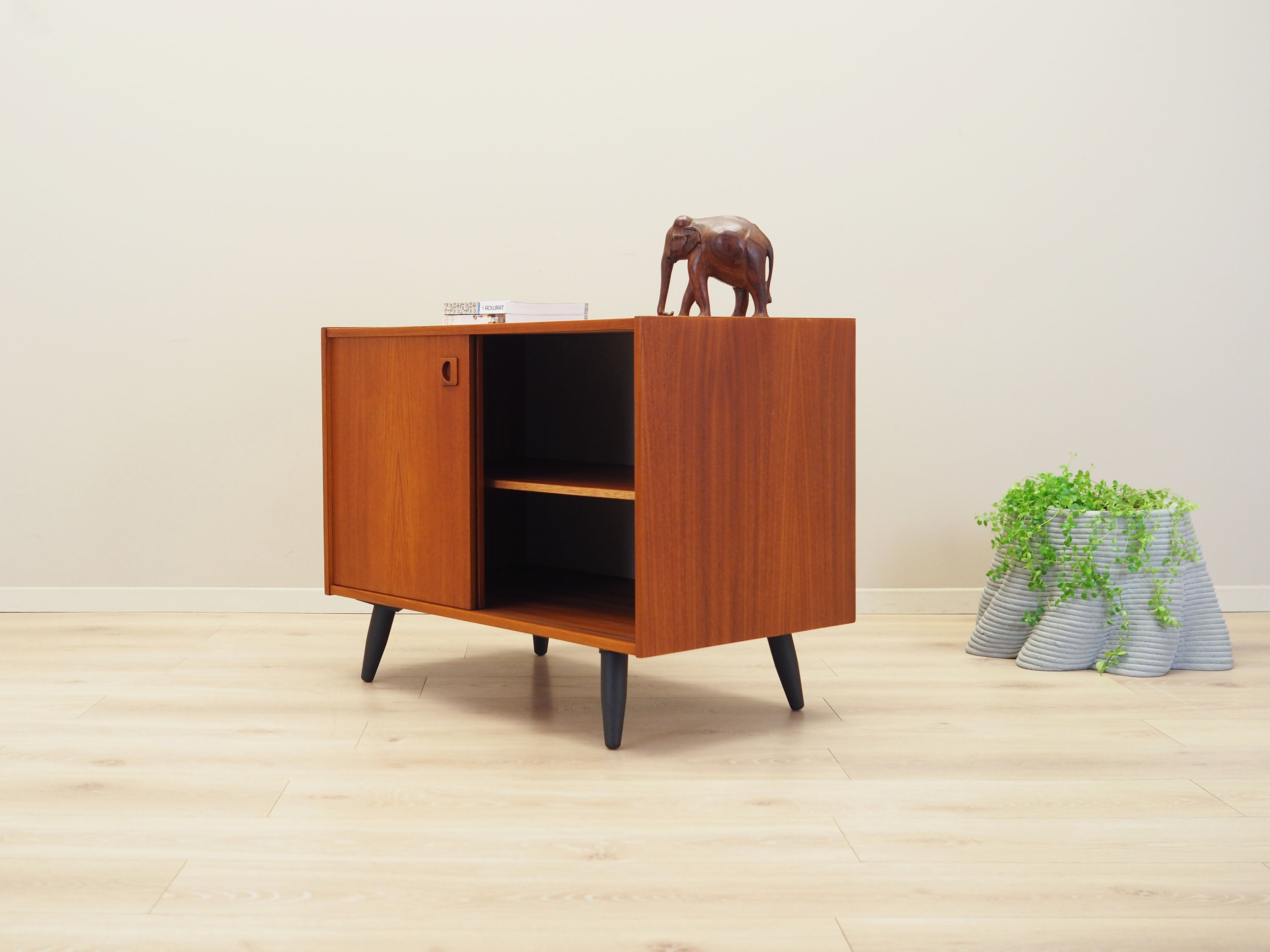 cabinet_Danish_design_1970s