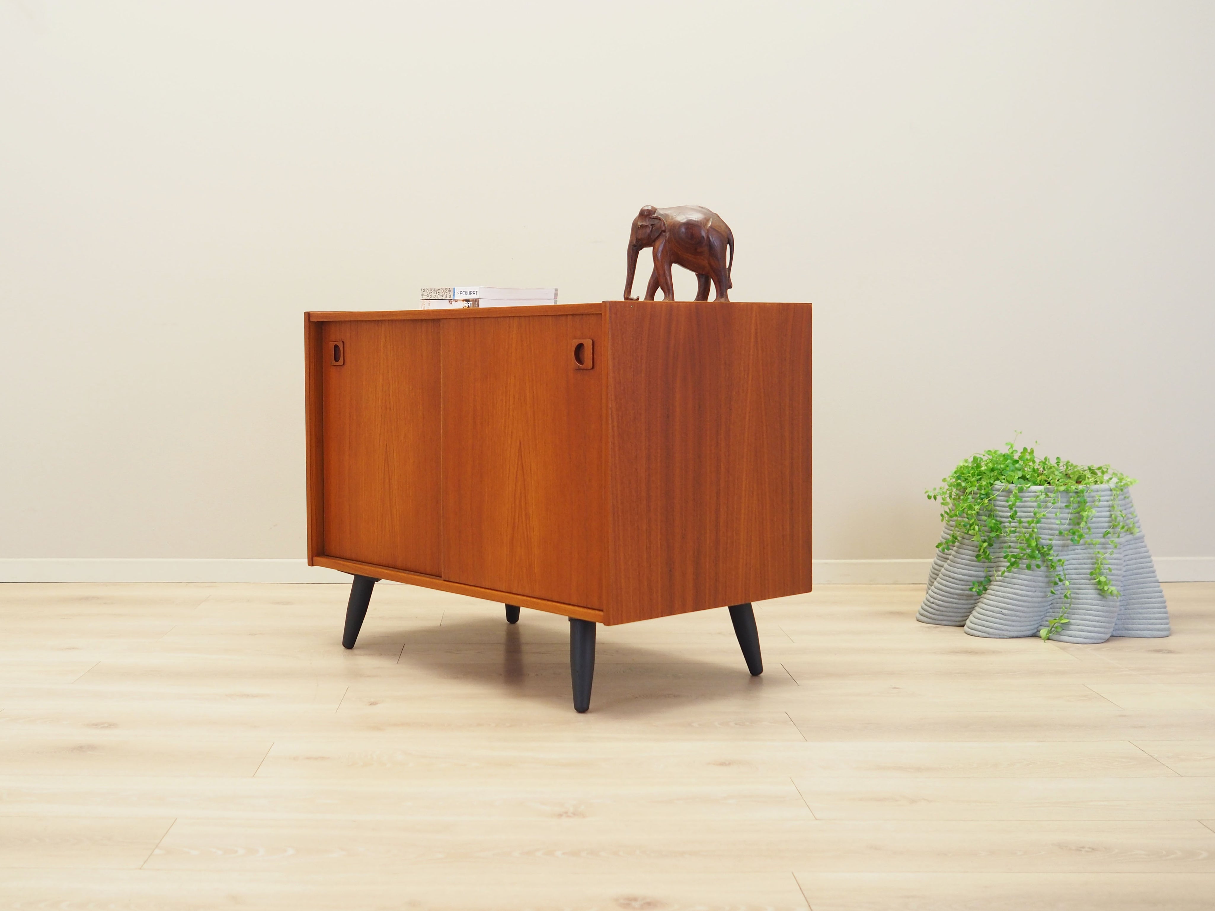 cabinet_Danish_design_1970s