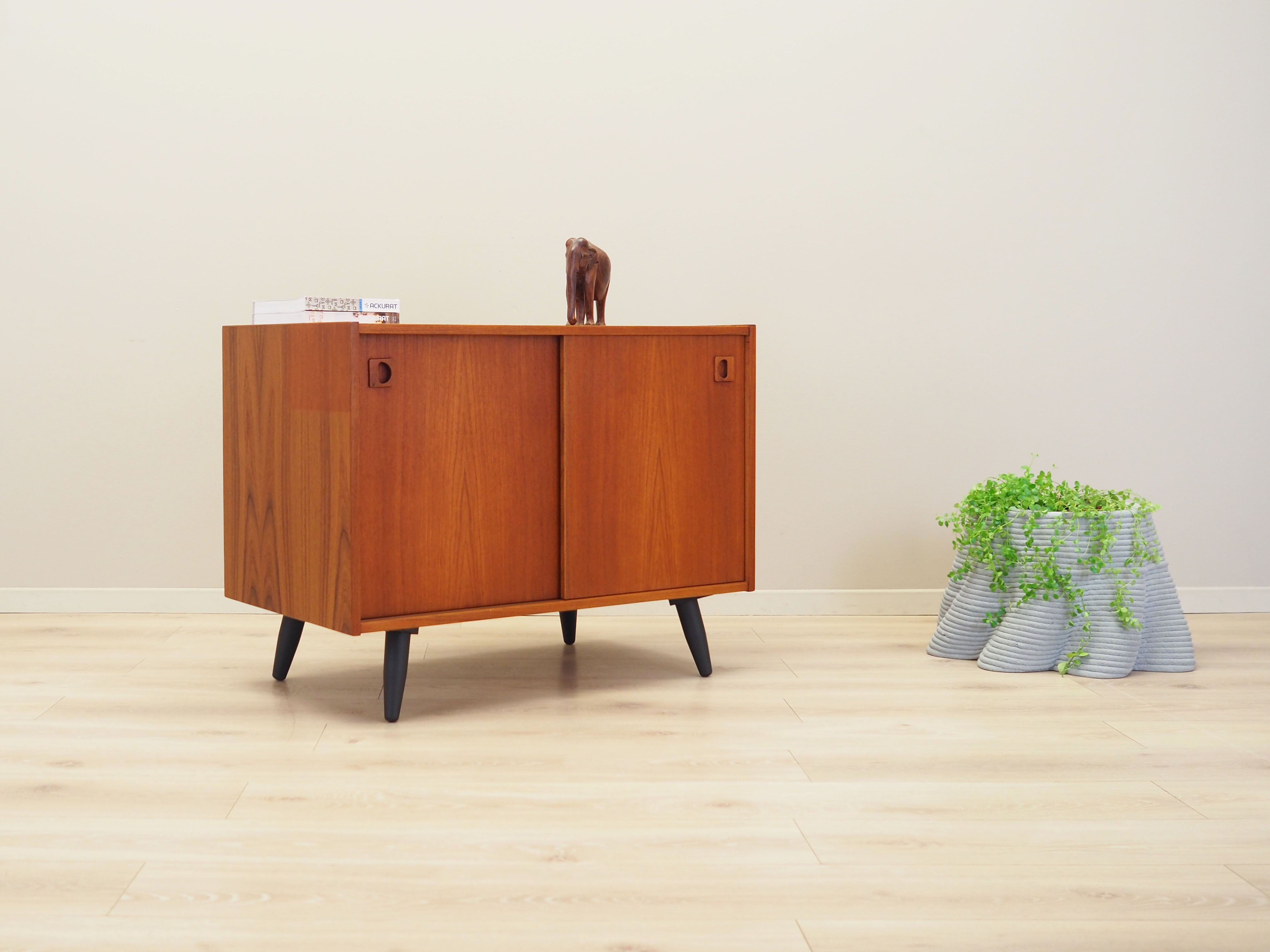 cabinet_Danish_design_1970s
