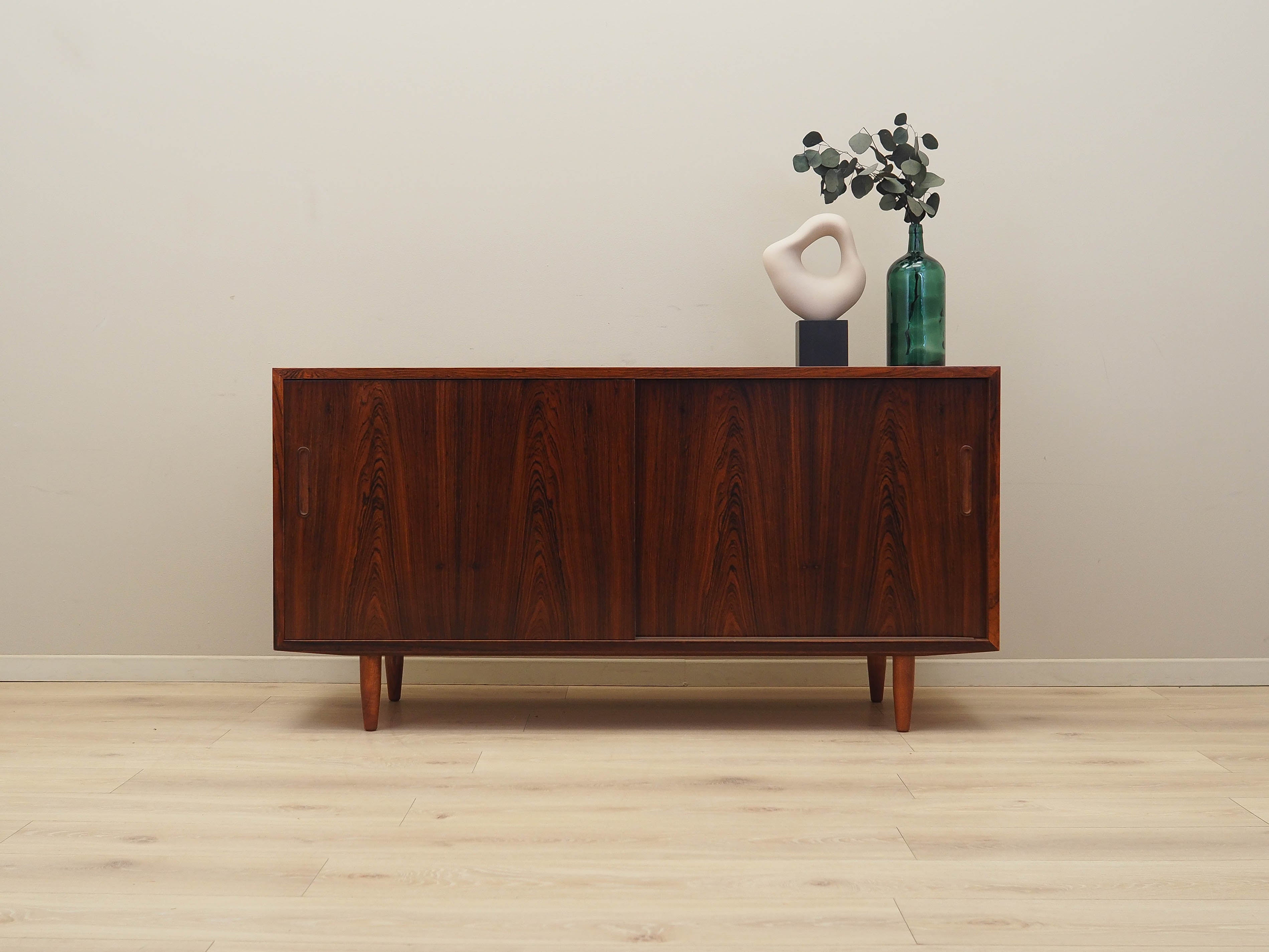 Cabinet,_Hundevad_&_Co.,_Rosewood_Veneer,_1970s,_Denmark