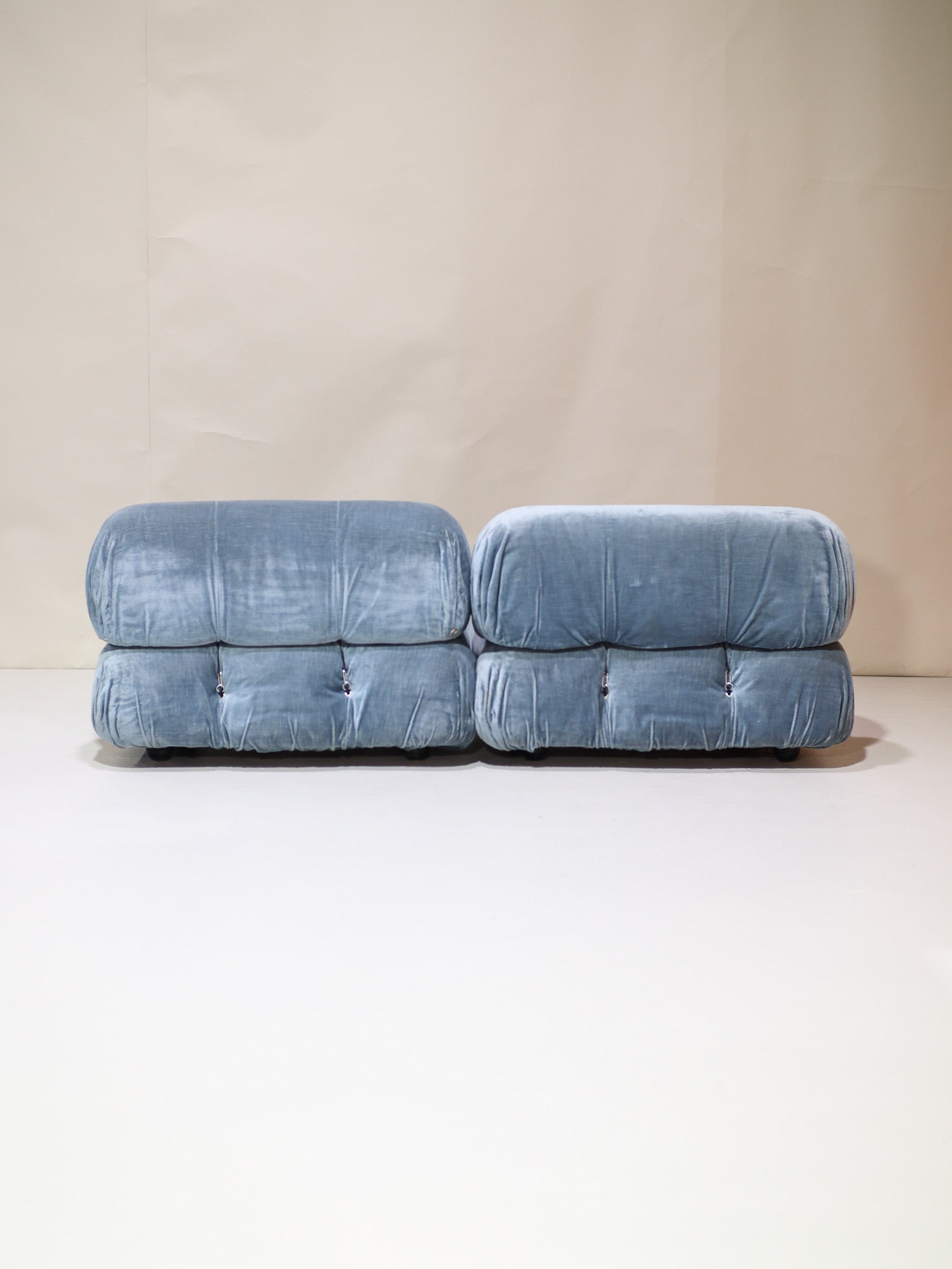 Set_of_Camaleonda_B&B_Italia_sofa_with_3_Gli_Scacchi_elements_1975