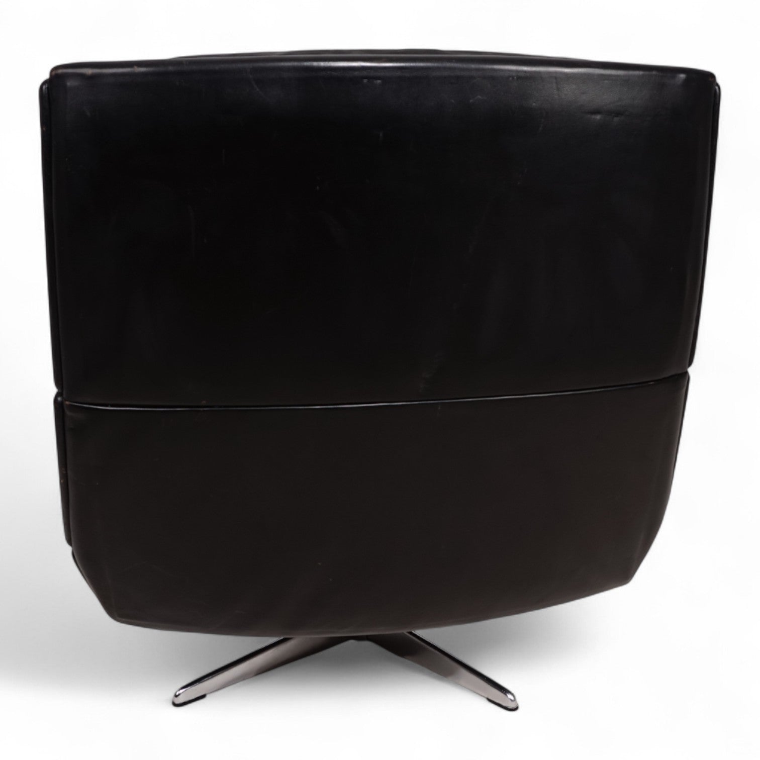 Carl_Straub_black_leather_lounge_chair,_1960