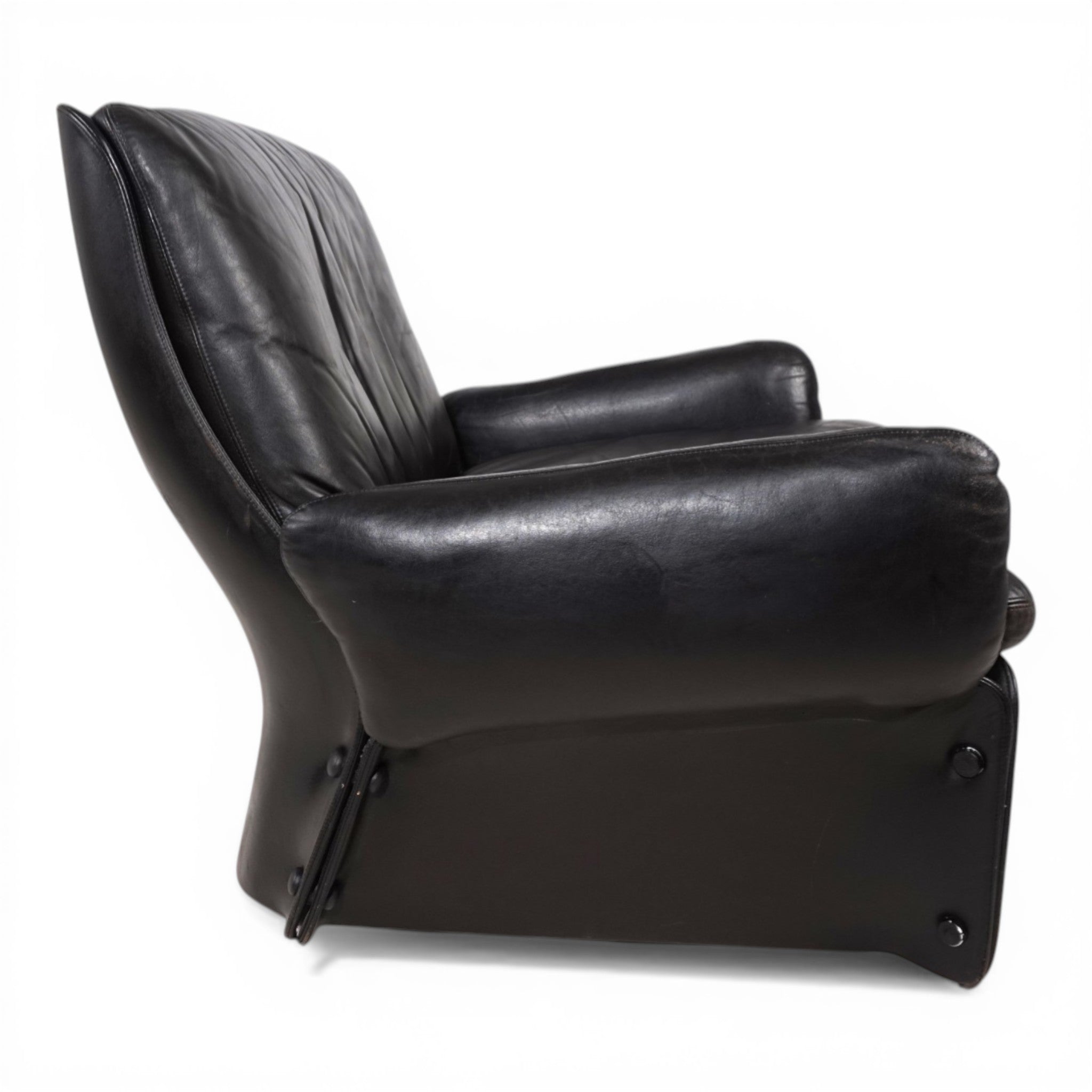 Carl_Straub_Sculptural_Armchair_in_Leather_and_GRP,_Space_Age_Brutalist_Design,_1970s